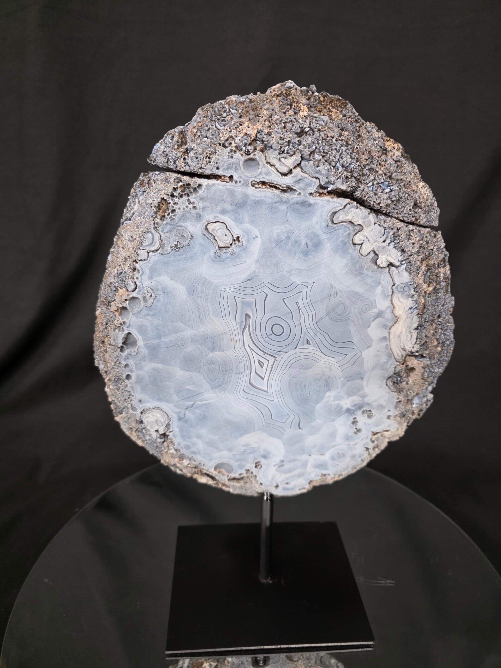 Large Premium Agate Natural Slice on Stand 40 – 2.817g - H36.5xW24.5xD12cm - Image 3