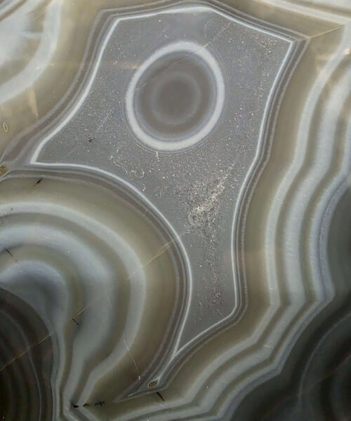 Large Premium Agate Natural Slice on Stand 40 – 2.817g - H36.5xW24.5xD12cm - Image 4