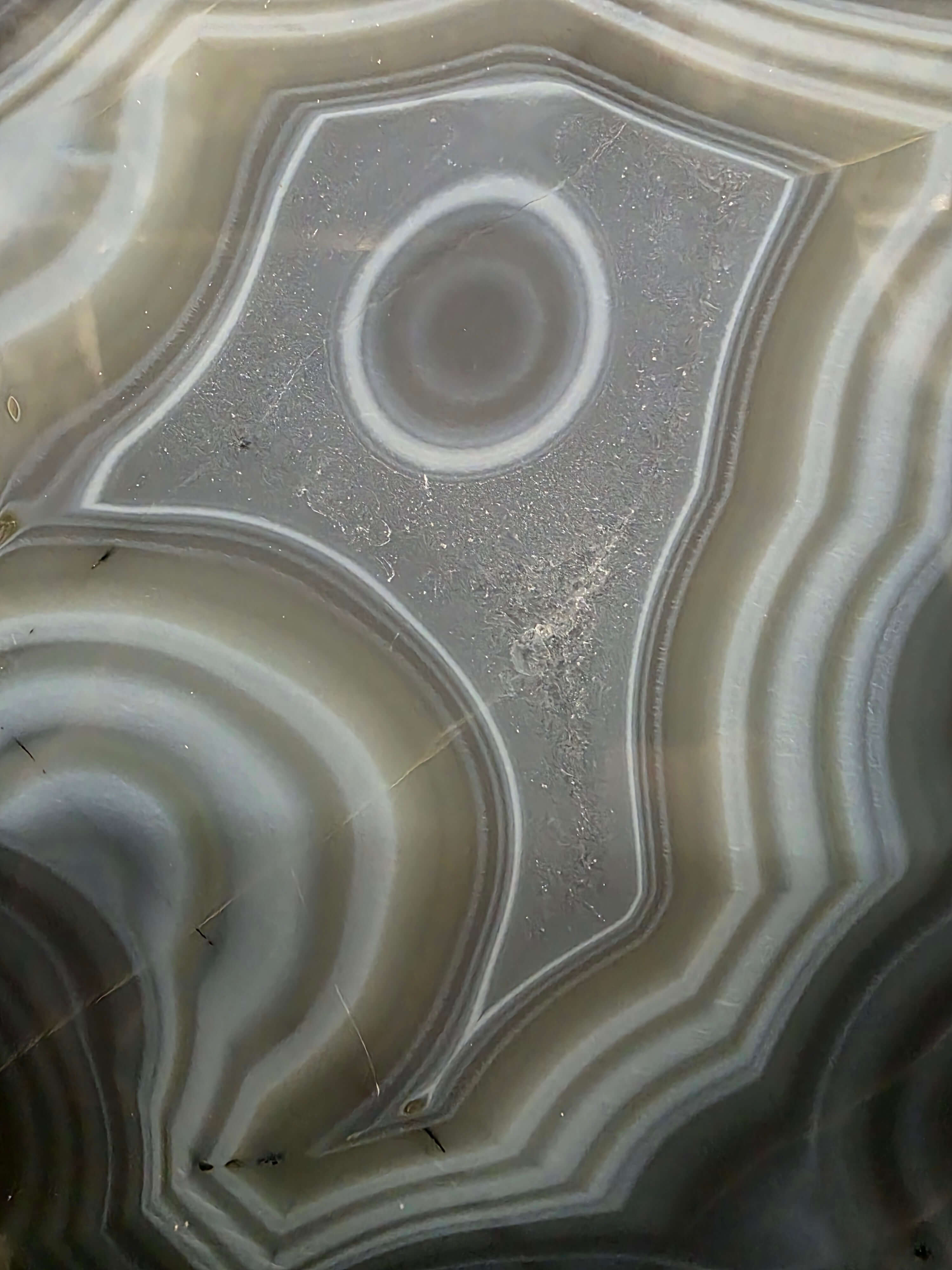 Large Premium Agate Natural Slice on Stand 40 – 2.817g - H36.5xW24.5xD12cm - Image 4