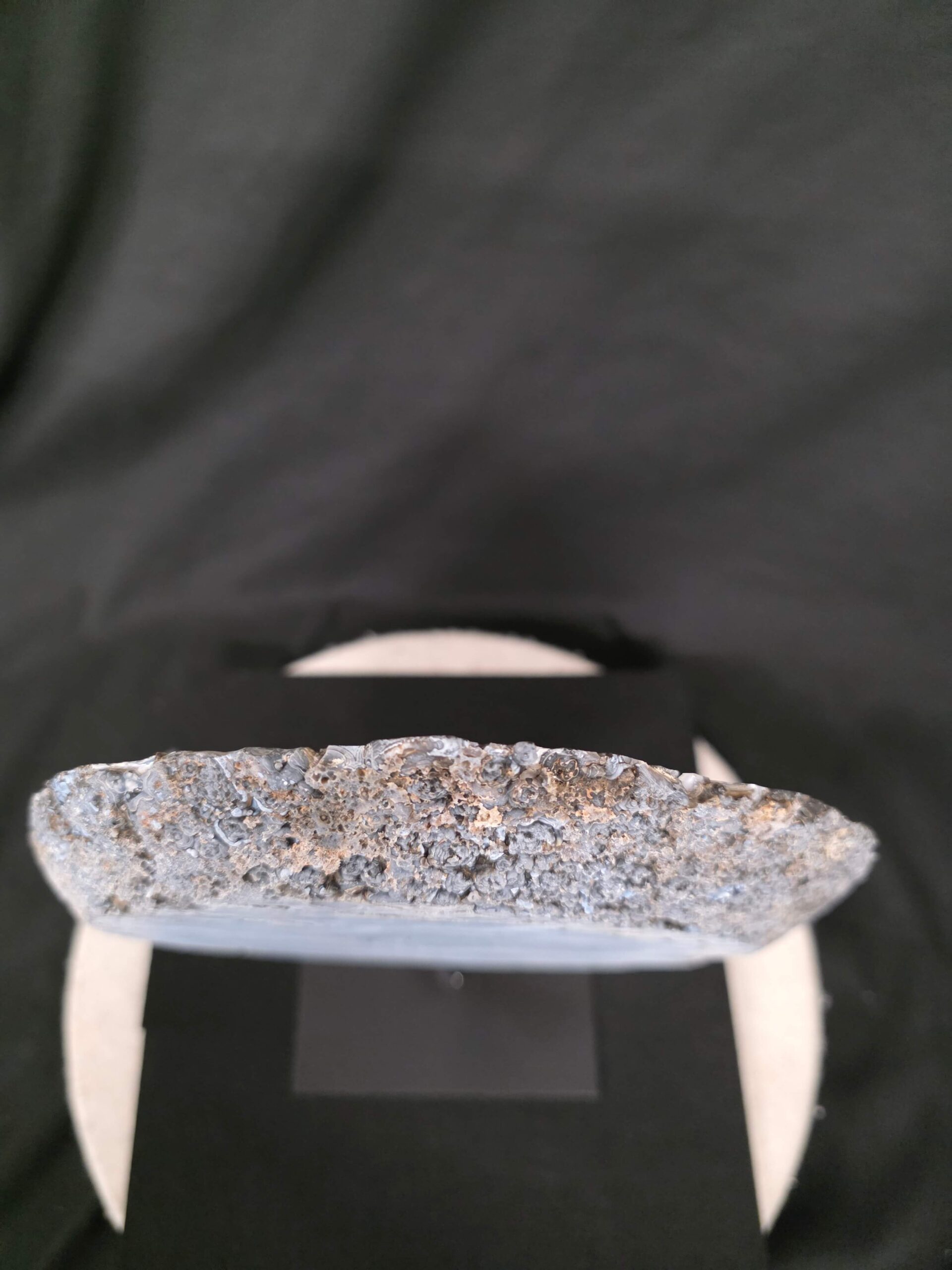 Large Premium Agate Natural Slice on Stand 40 – 2.817g - H36.5xW24.5xD12cm - Image 8