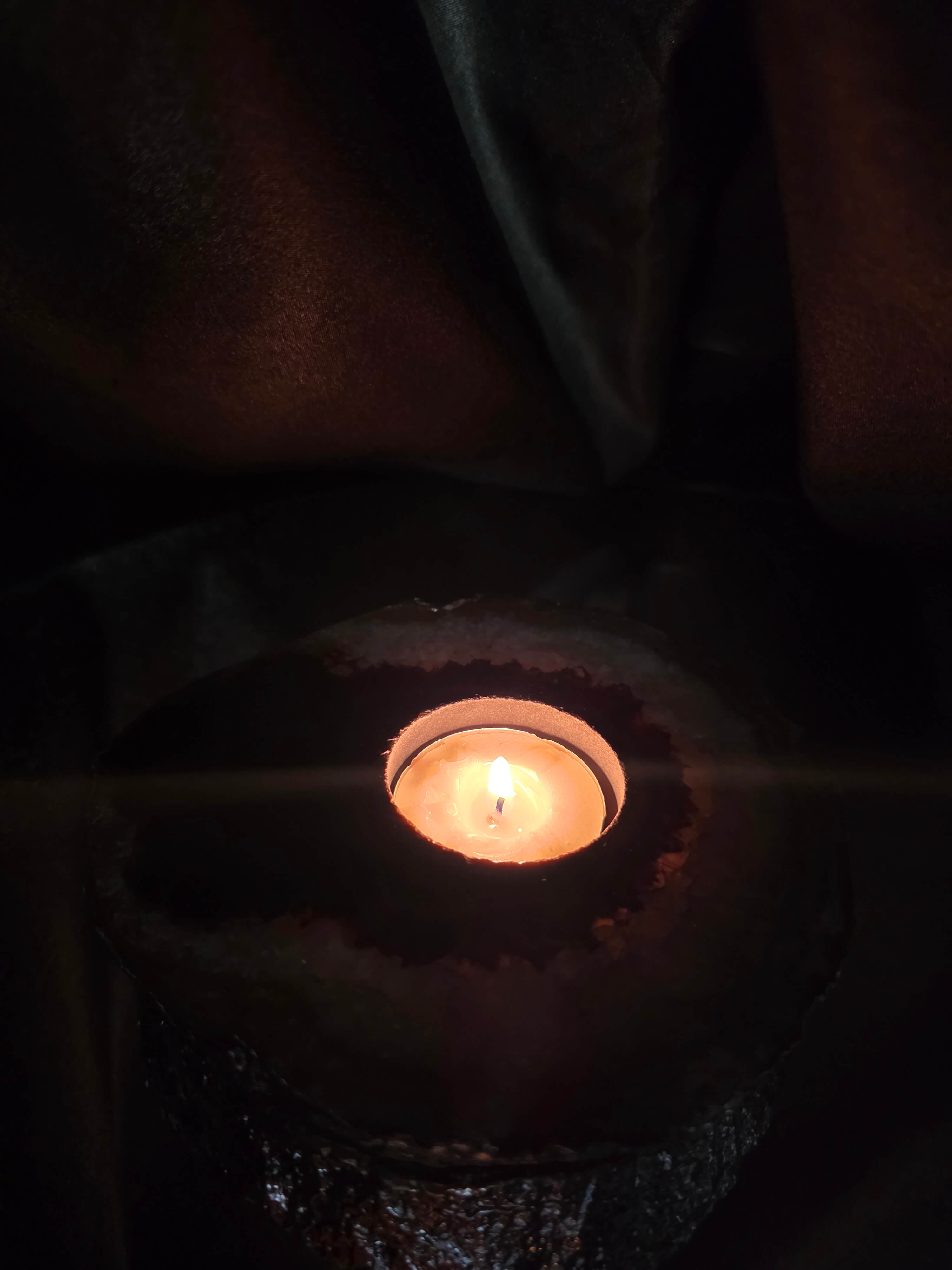 Large Black Agate Slice 2 Handpicked 521g H1.5xW13xD12.5cm Microcrystalline Quartz Silver Gilded Tealight Candle Holder - Image 11