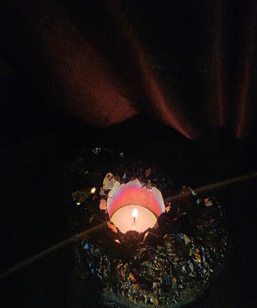 Rainbow Quartz Candle No. 5 Aura, Titanium, Point, Cluster, Gemstone Tealight Holder 703g H6xW12xD10cm - Image 11