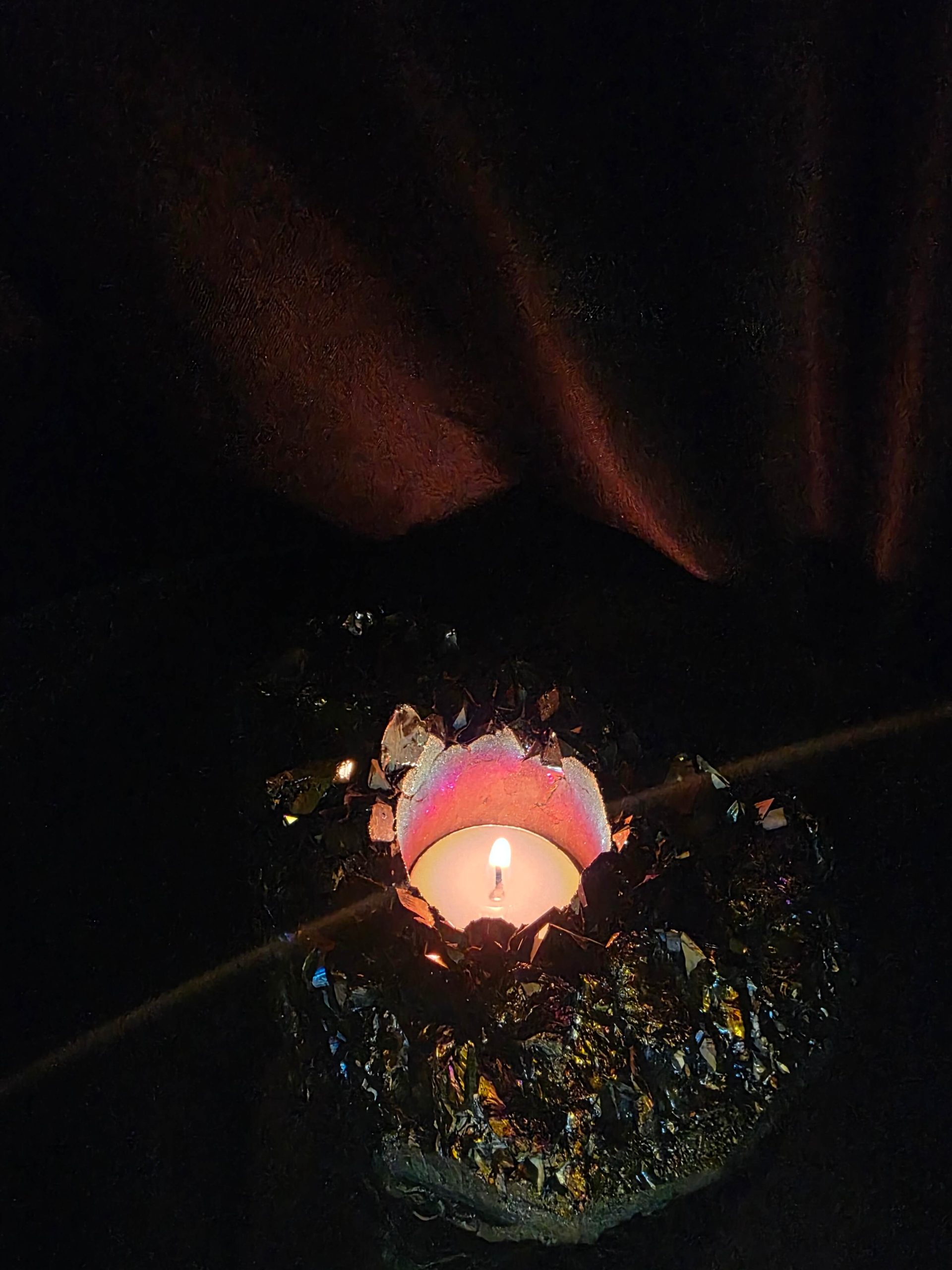 Rainbow Quartz Candle No. 5 Aura, Titanium, Point, Cluster, Gemstone Tealight Holder 703g H6xW12xD10cm - Image 11