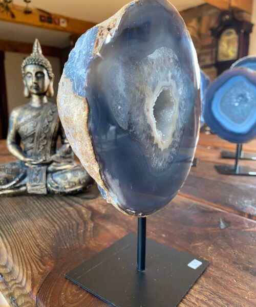 Premium Agate Geode on Stand 25 – 2560g - H23xW16xD7cm - Image 12