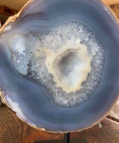 Premium Agate Geode on Stand 25 – 2560g - H23xW16xD7cm - Image 3