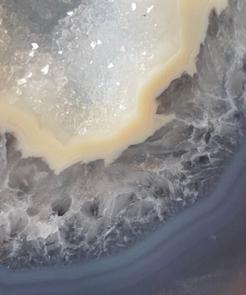 Premium Agate Geode on Stand 25 – 2560g - H23xW16xD7cm - Image 7