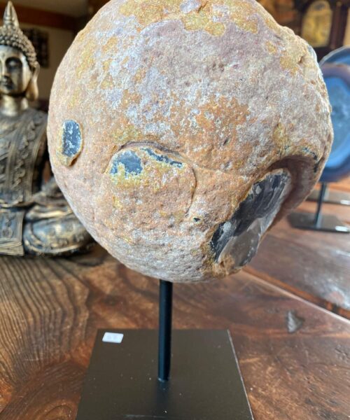 Premium Agate Geode on Stand 25 – 2560g - H23xW16xD7cm - Image 9