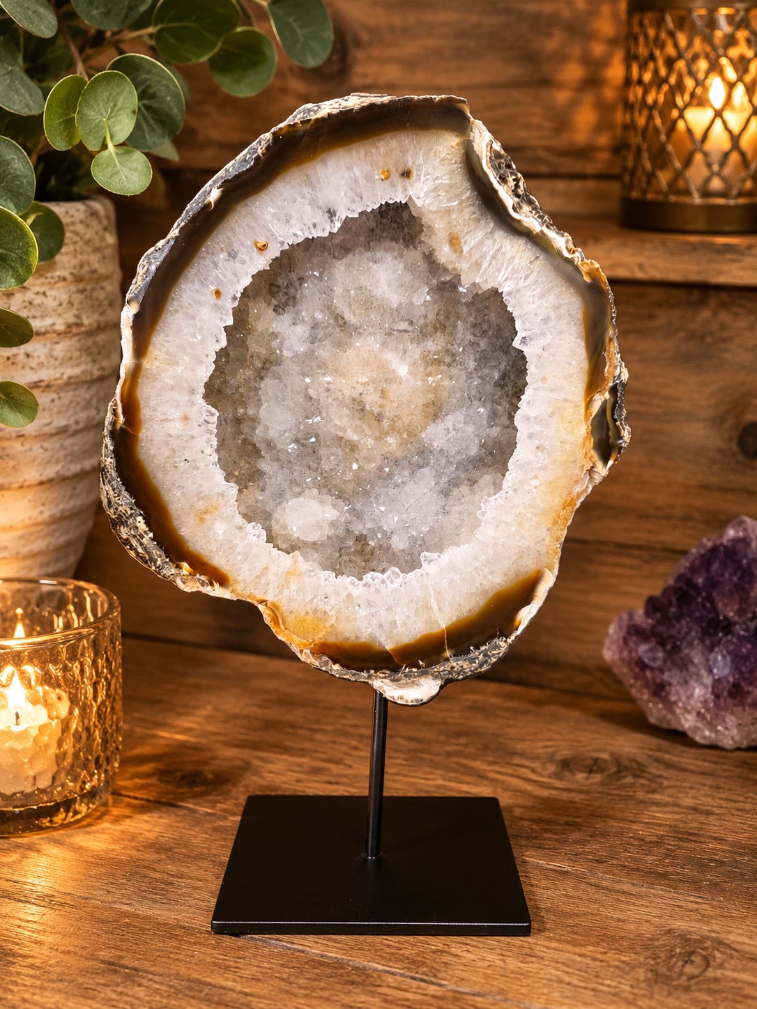 Premium Agate Geode on Stand 1 – 3.333g - H31xW20xD10cm