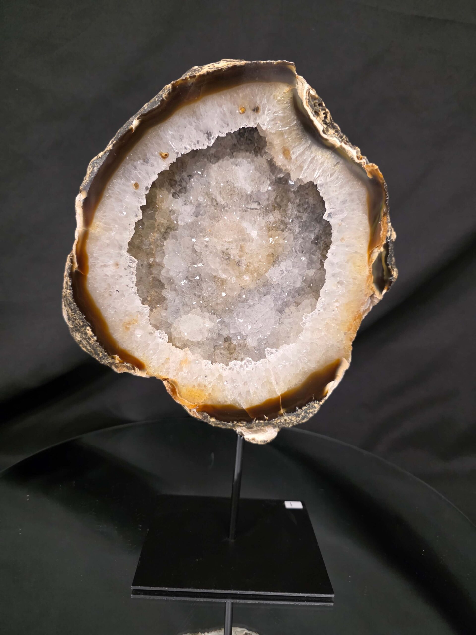 Premium Agate Geode on Stand 1 – 3.333g - H31xW20xD10cm - Image 2