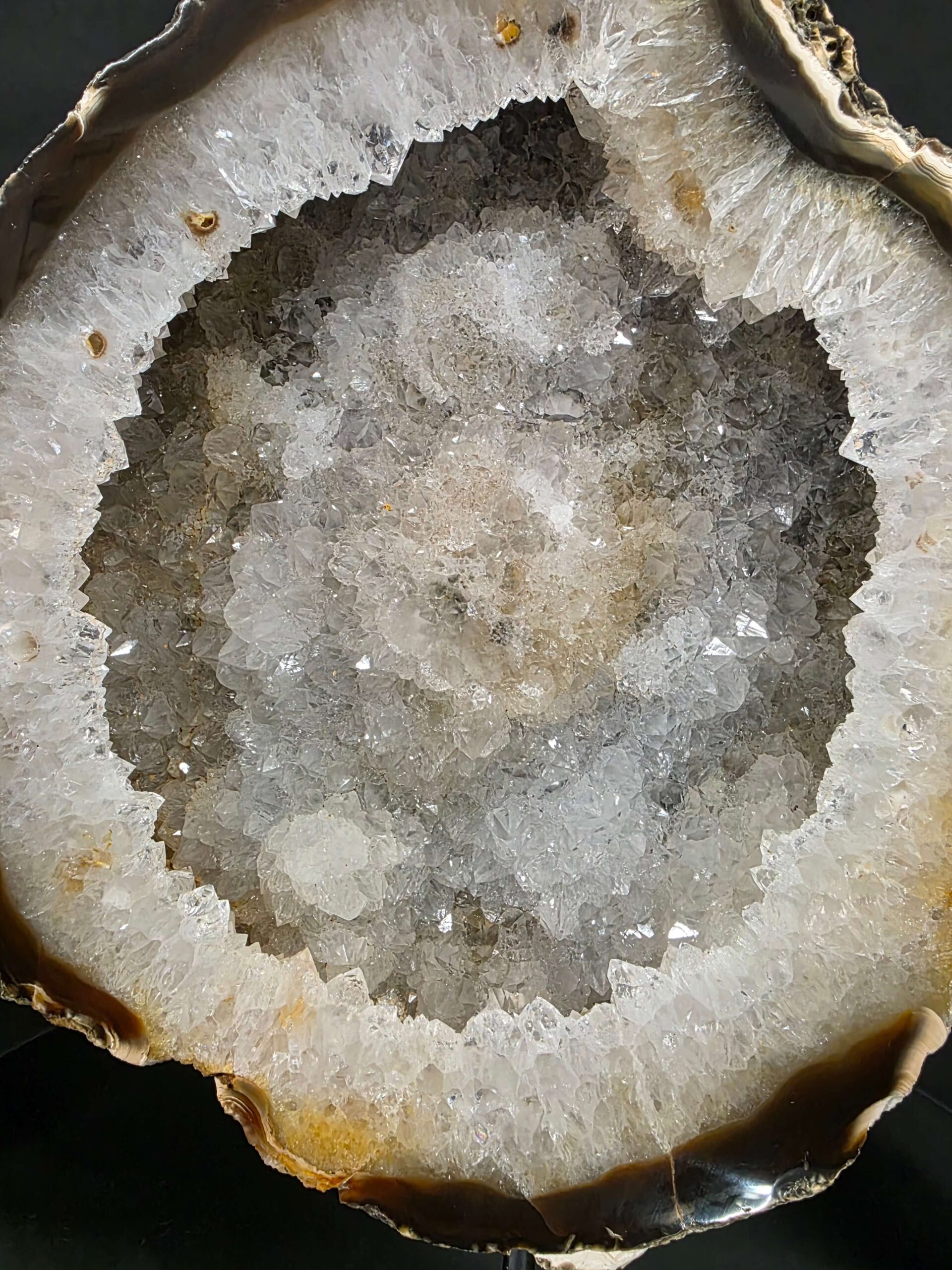 Premium Agate Geode on Stand 1 – 3.333g - H31xW20xD10cm - Image 6