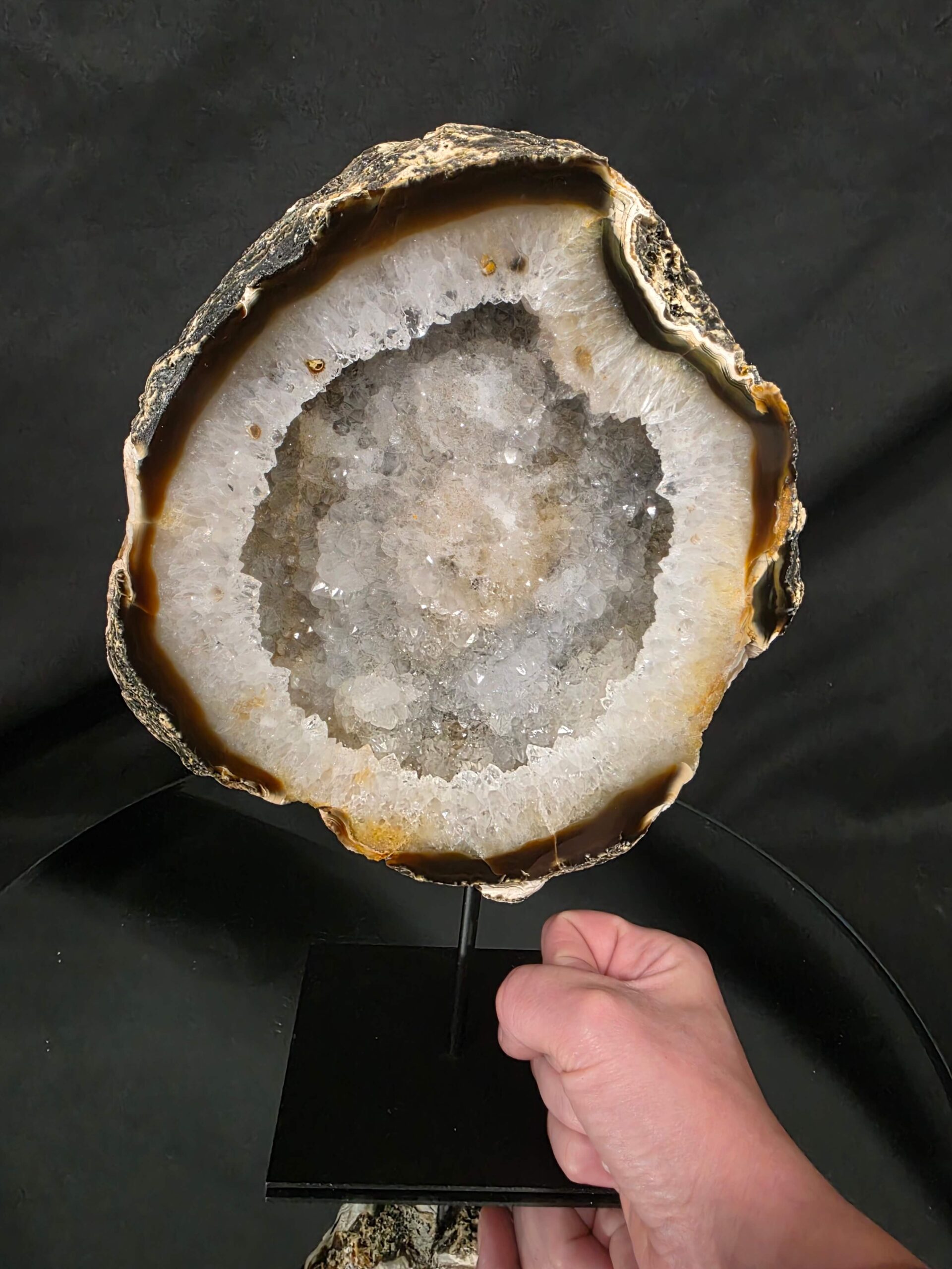 Premium Agate Geode on Stand 1 – 3.333g - H31xW20xD10cm - Image 7
