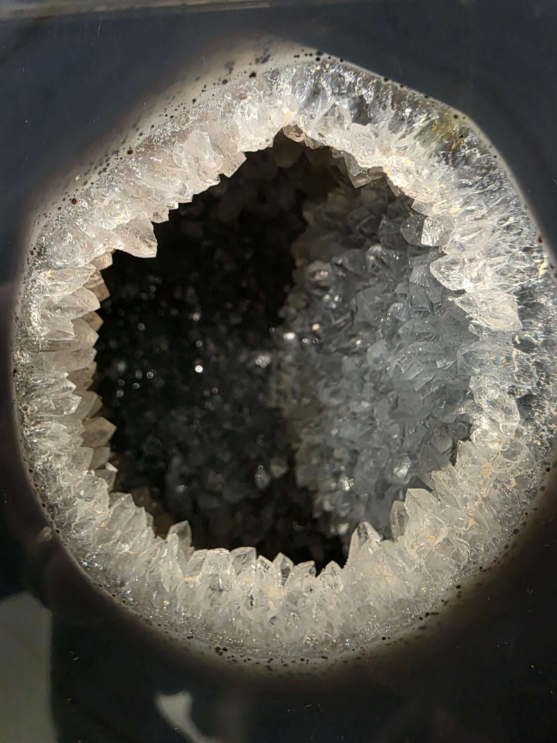 Premium Agate Geode on Stand 13 – 2.629g - H13xW16xD8cm - Image 6