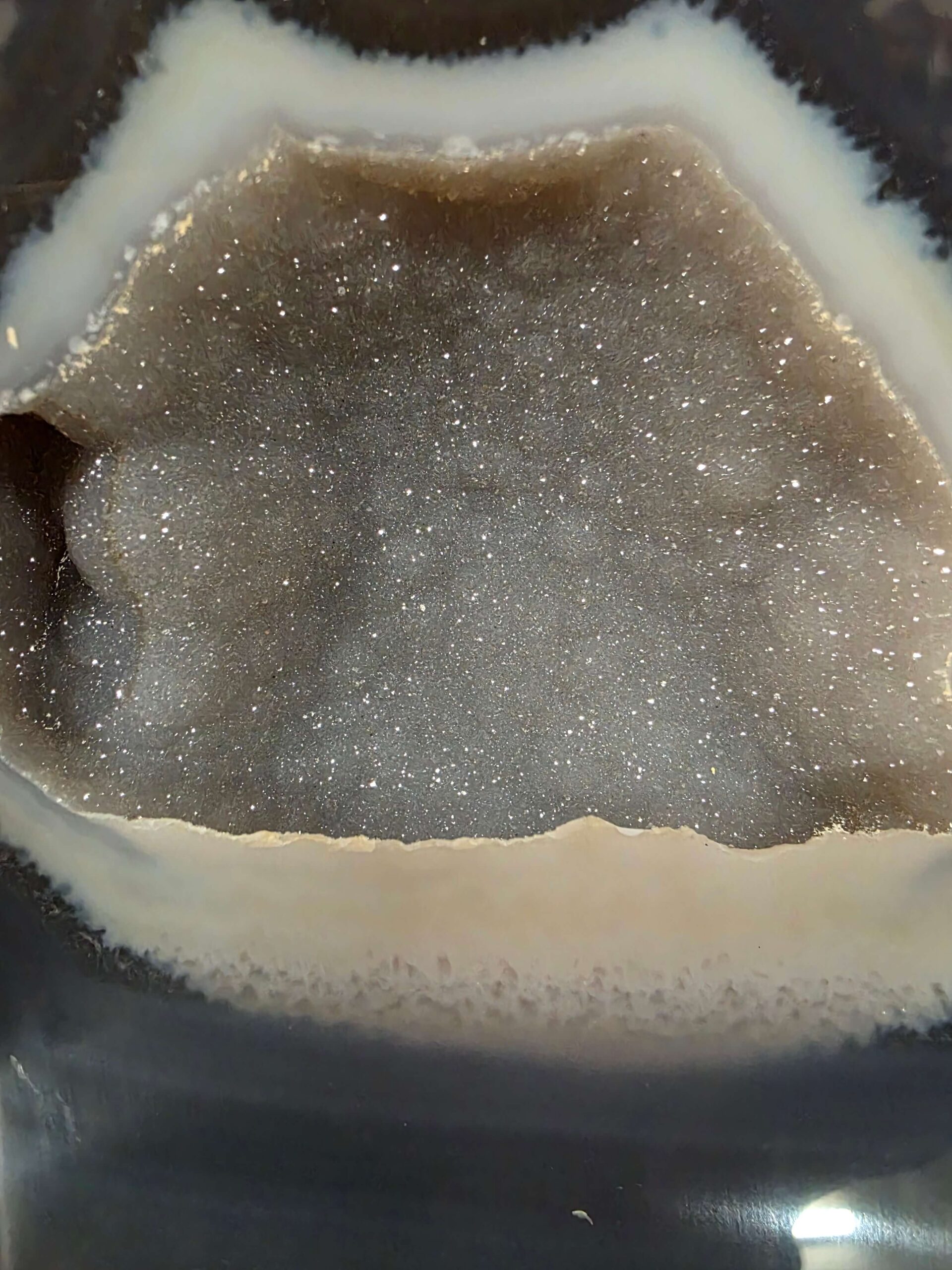 Premium Agate Geode on Stand 14 – 1.411g - H20xW16xD8cm - Image 8