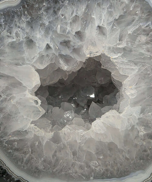 Premium Agate Geode on Stand 15 – 3.094g - H14xW15xD10cm - Image 7