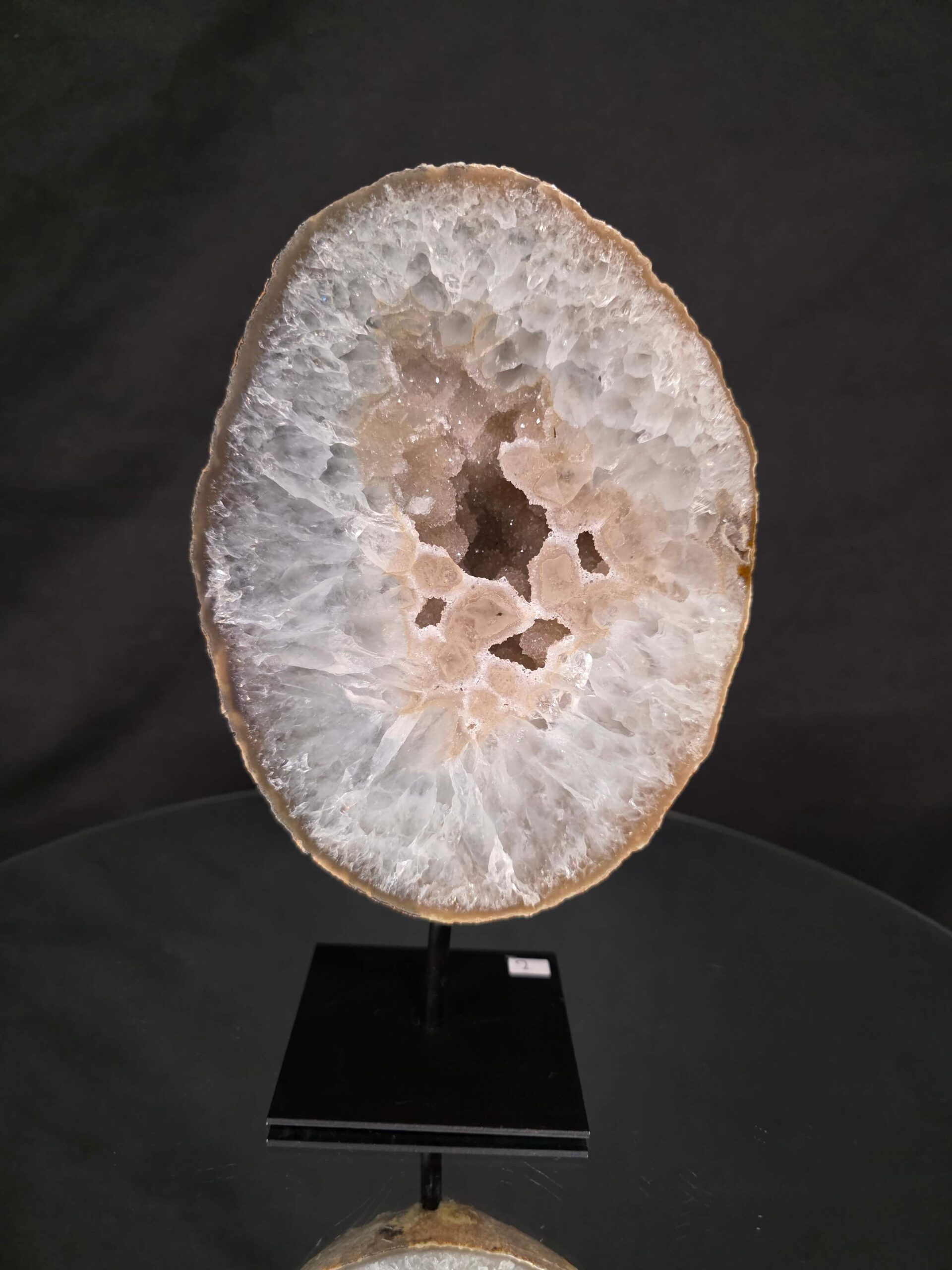 Premium Agate Geode on Stand 2 – 1.597g - H23xW14xD8cm - Image 2