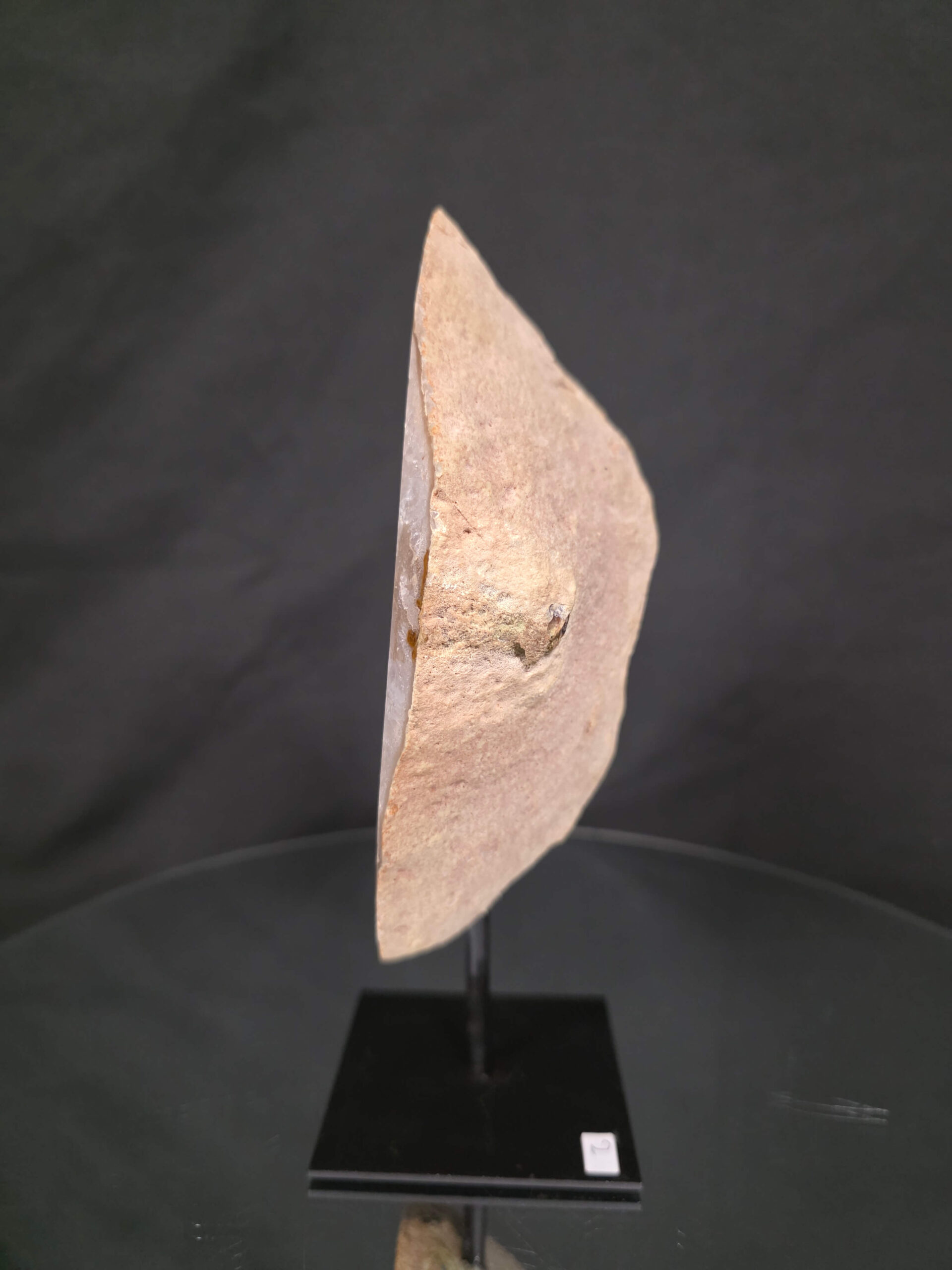 Premium Agate Geode on Stand 2 – 1.597g - H23xW14xD8cm - Image 3