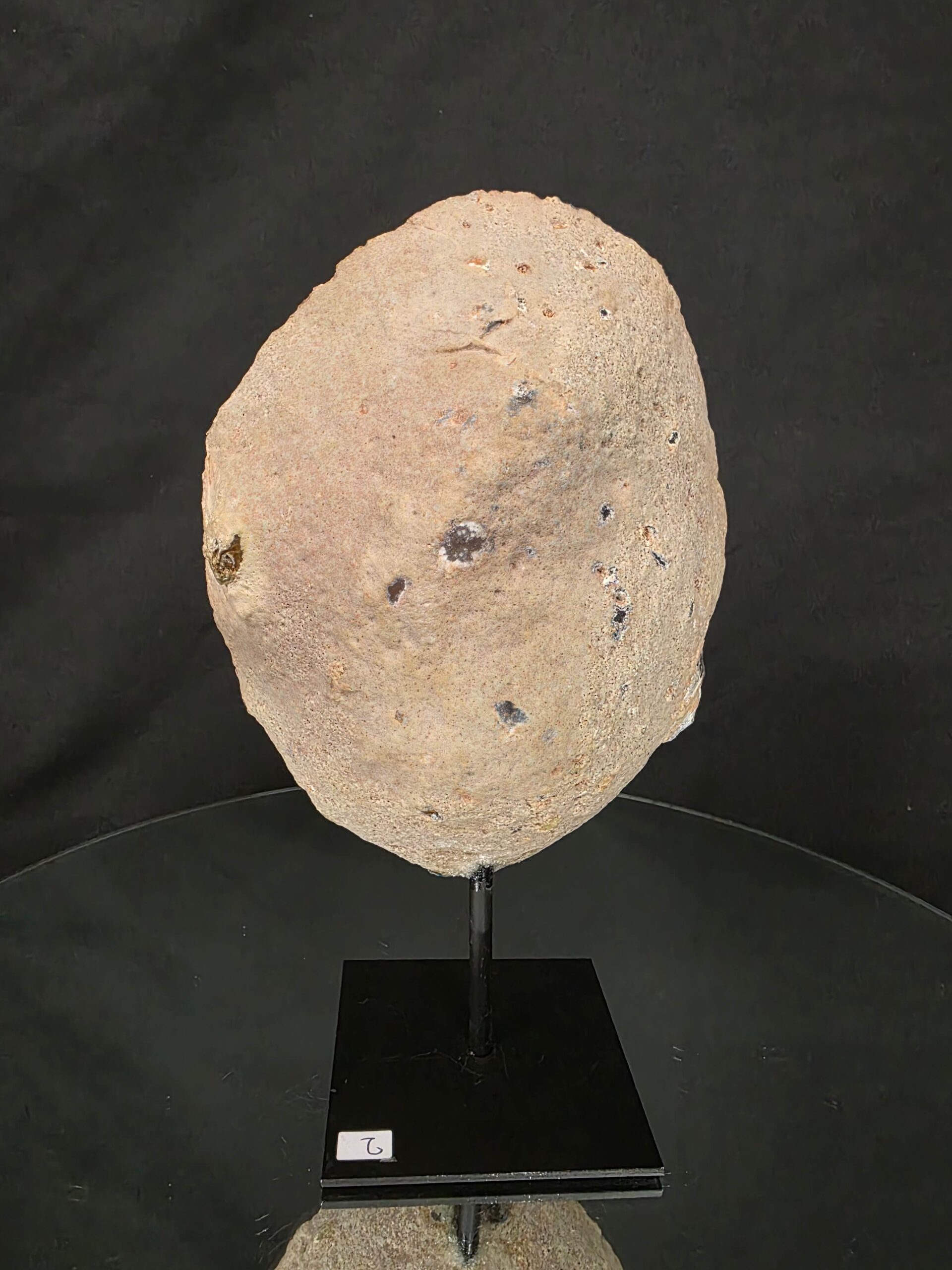 Premium Agate Geode on Stand 2 – 1.597g - H23xW14xD8cm - Image 4