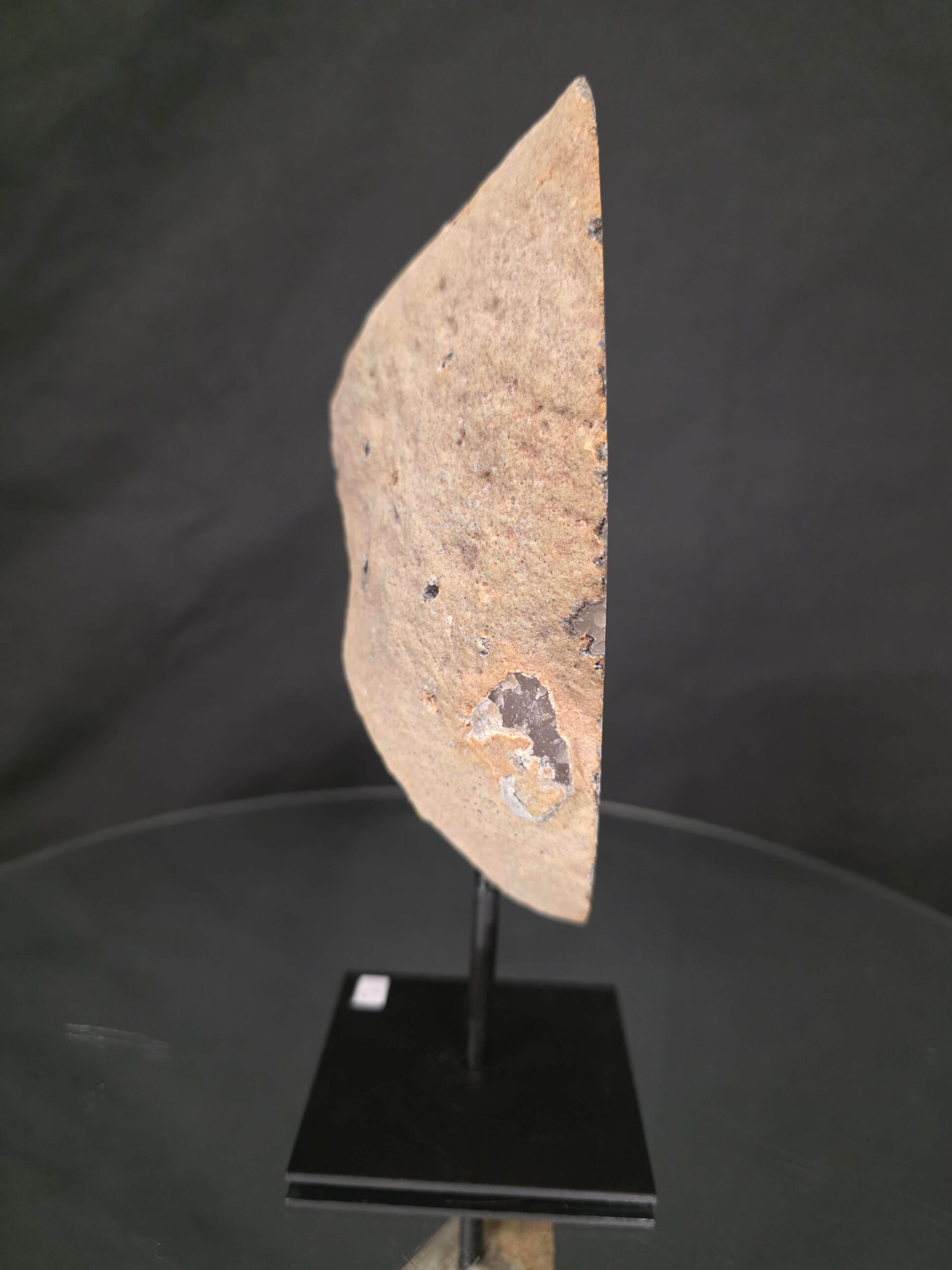 Premium Agate Geode on Stand 2 – 1.597g - H23xW14xD8cm - Image 5