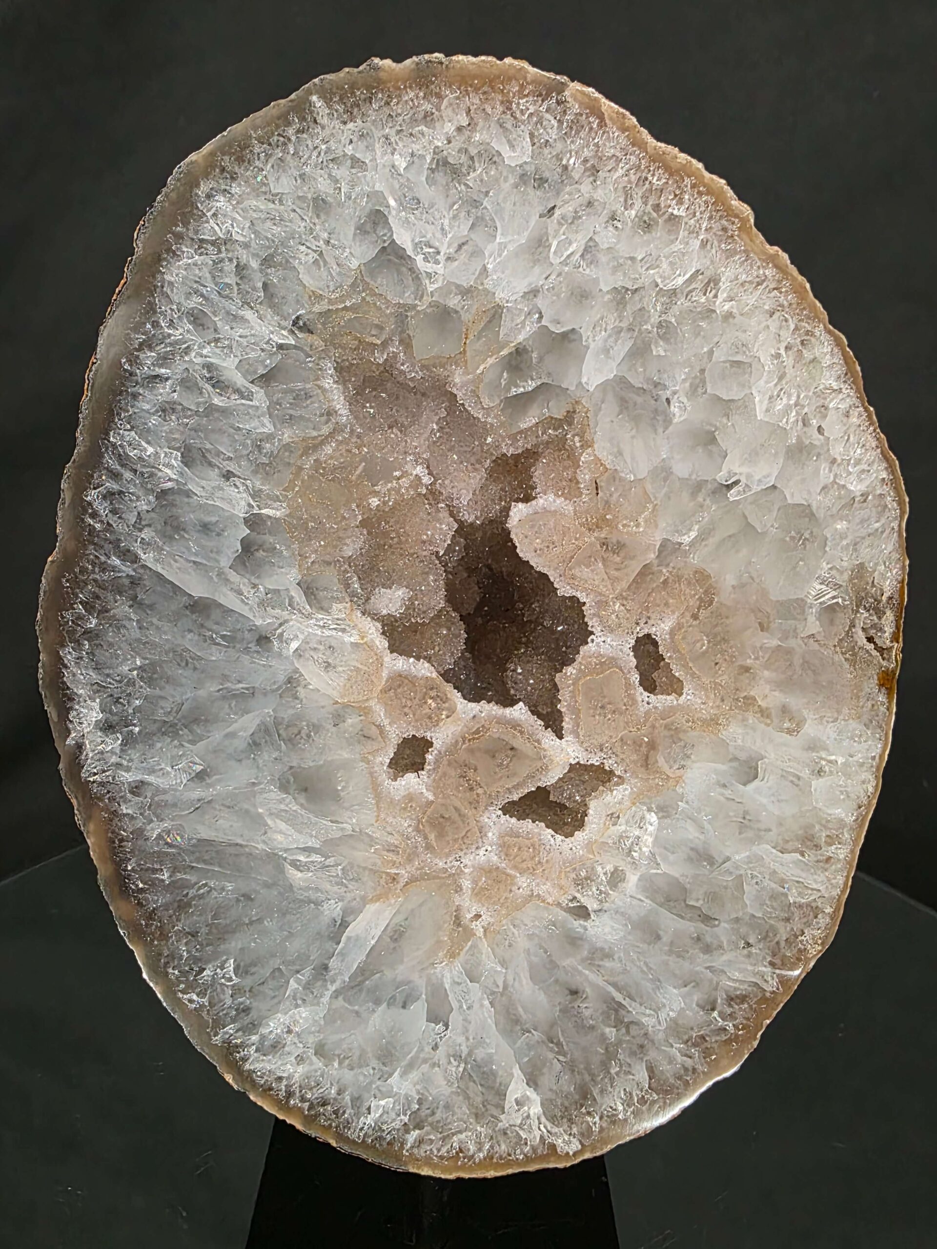 Premium Agate Geode on Stand 2 – 1.597g - H23xW14xD8cm - Image 6
