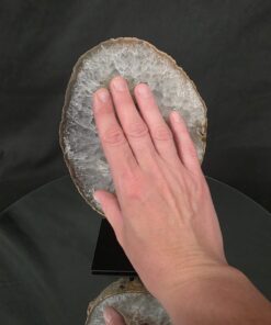Premium Agate Geode on Stand 2 – 1.597g - H23xW14xD8cm - Image 9