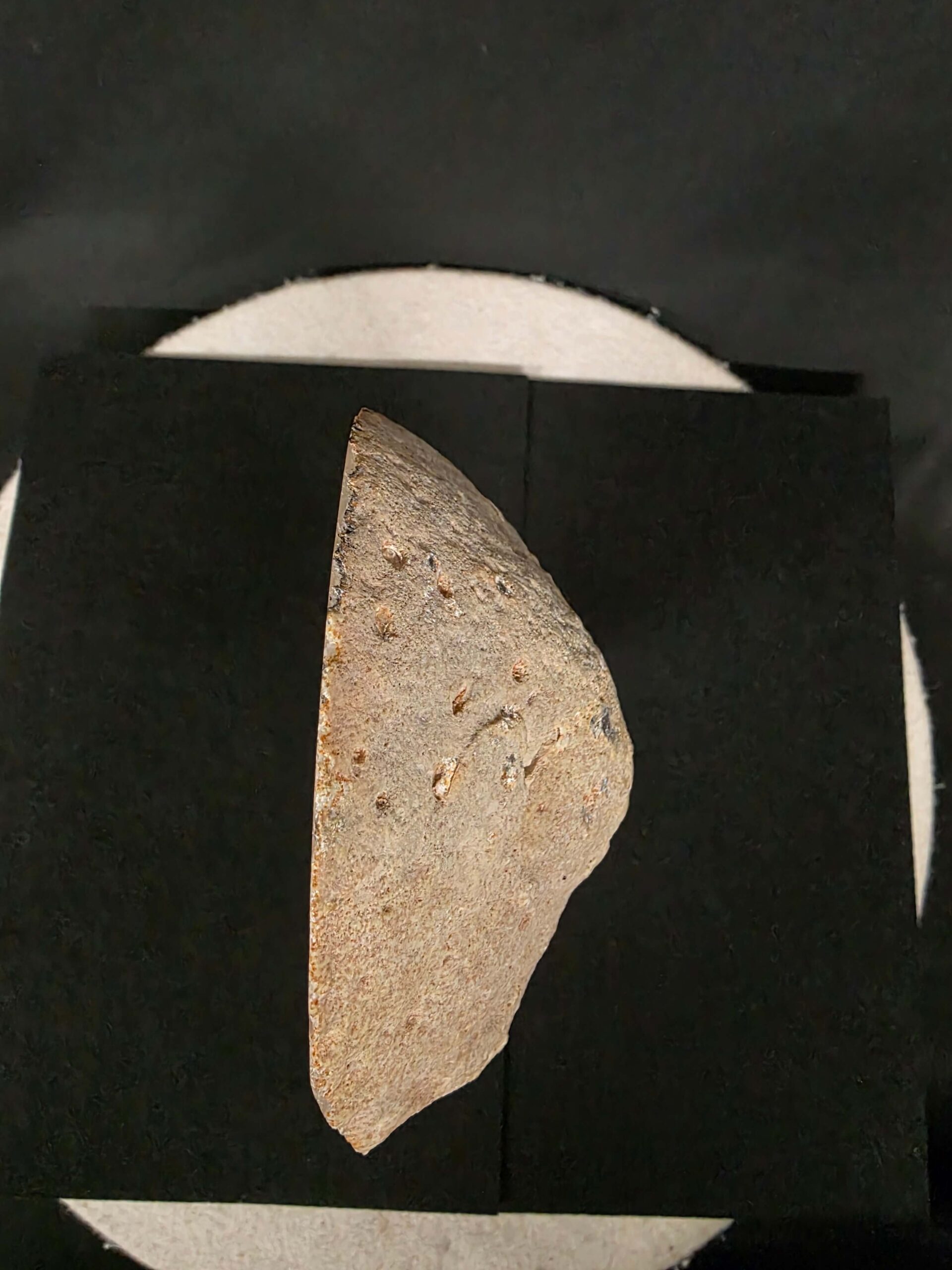 Premium Agate Geode on Stand 2 – 1.597g - H23xW14xD8cm - Image 10