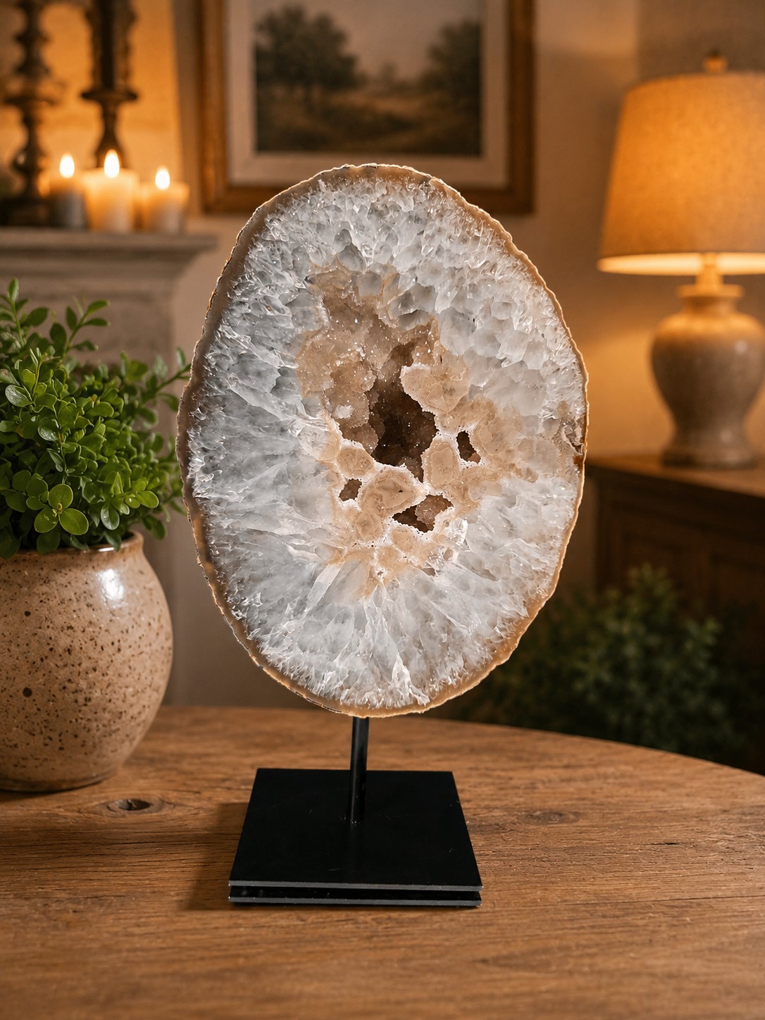 Premium Agate Geode on Stand 2 – 1.597g - H23xW14xD8cm