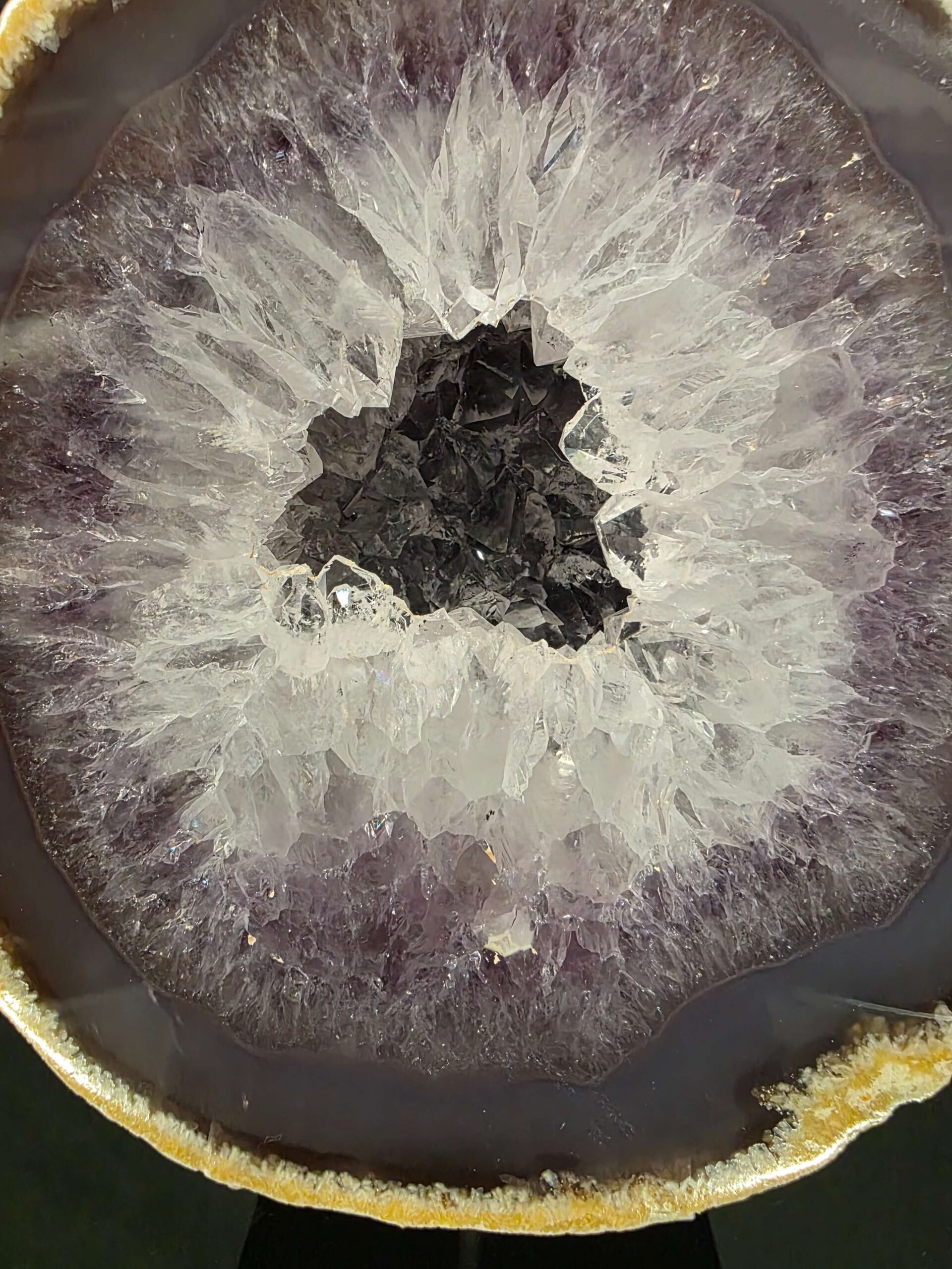 Premium Agate Geode on Stand 3 – 2.002g - H20xW13xD8cm - Image 6