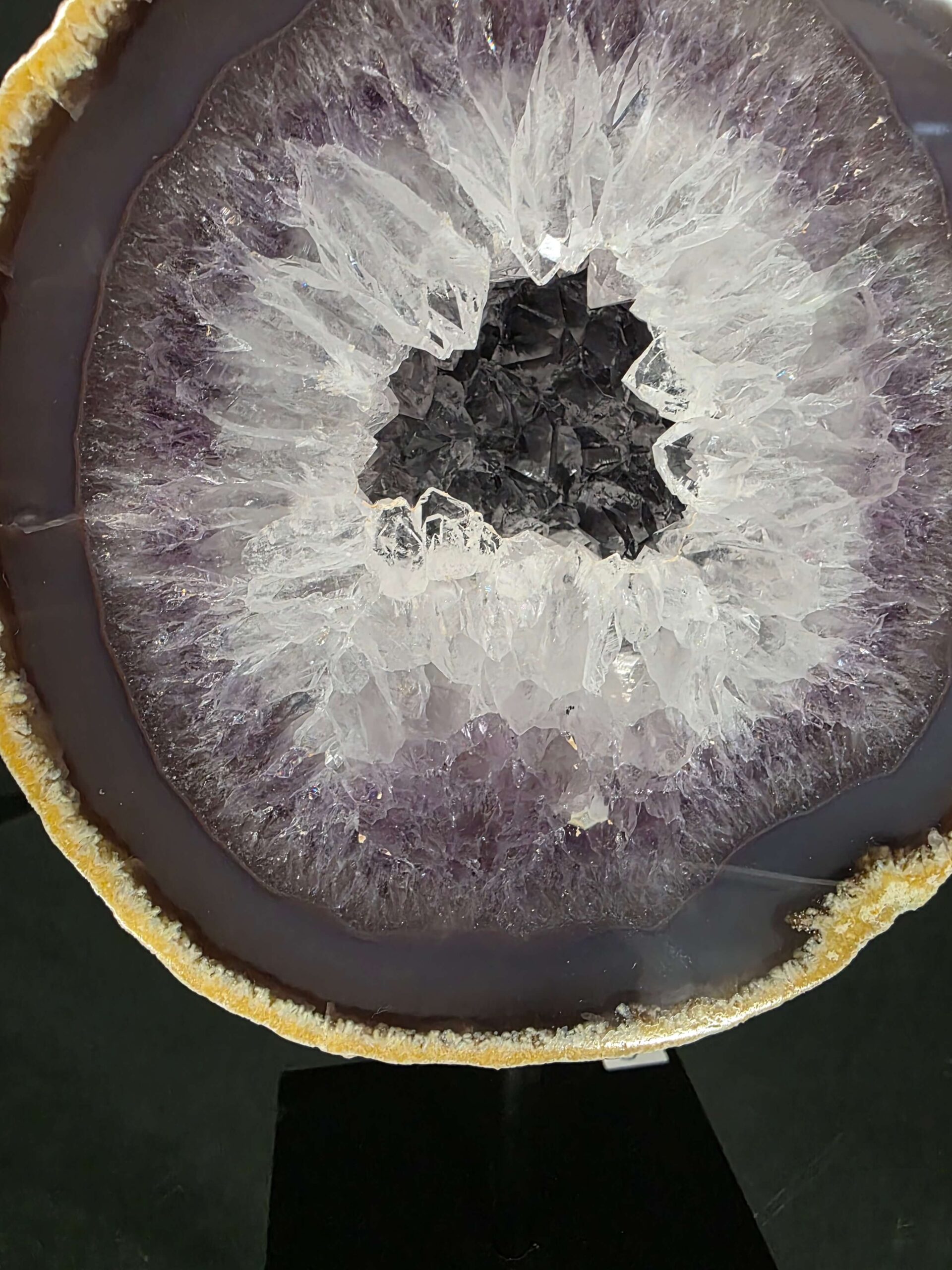 Premium Agate Geode on Stand 3 – 2.002g - H20xW13xD8cm - Image 8