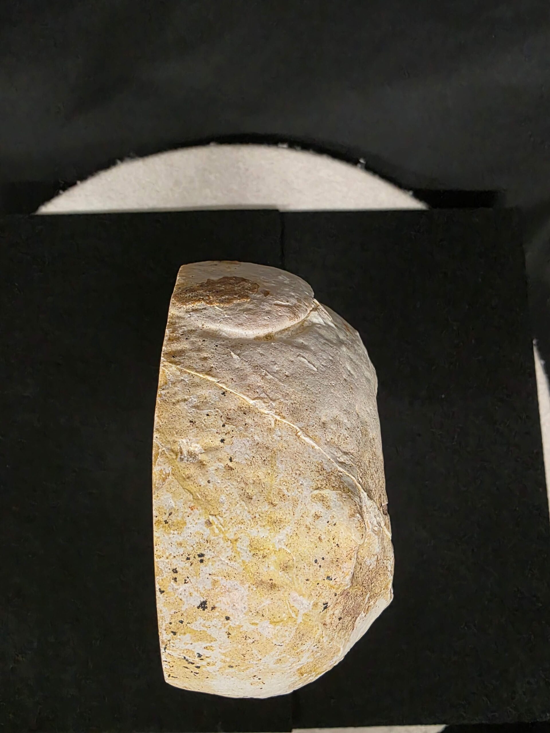 Premium Agate Geode on Stand 3 – 2.002g - H20xW13xD8cm - Image 9