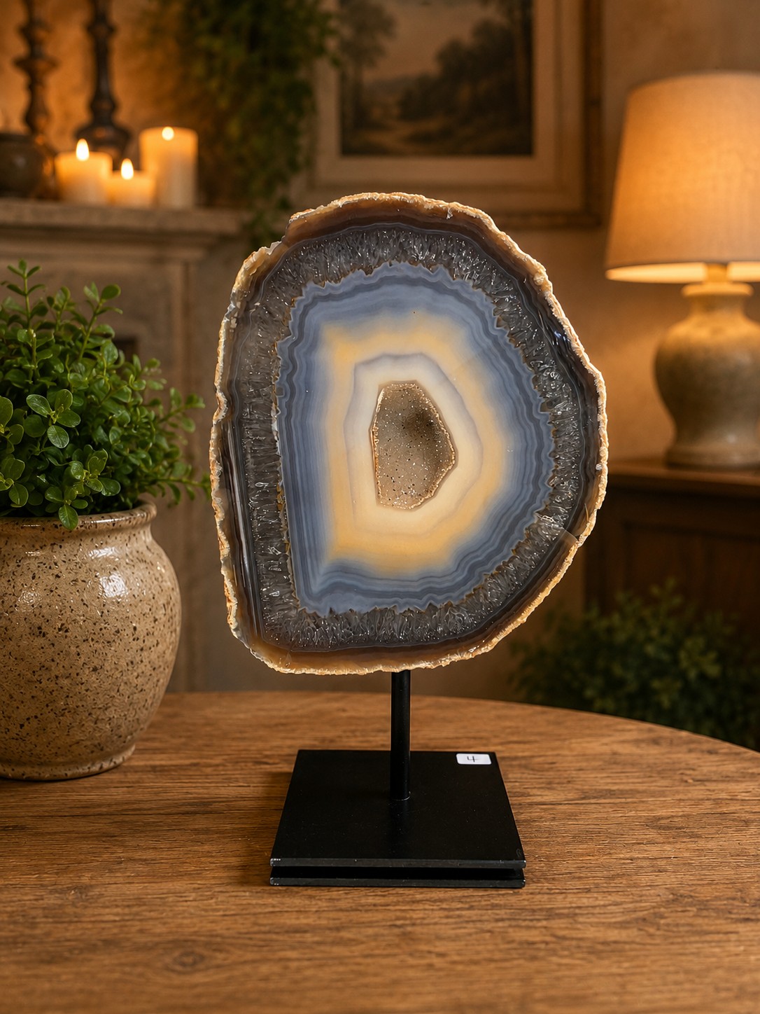 Premium Agate Geode on Stand 4 – 2.021g - H20xW13xD8cm