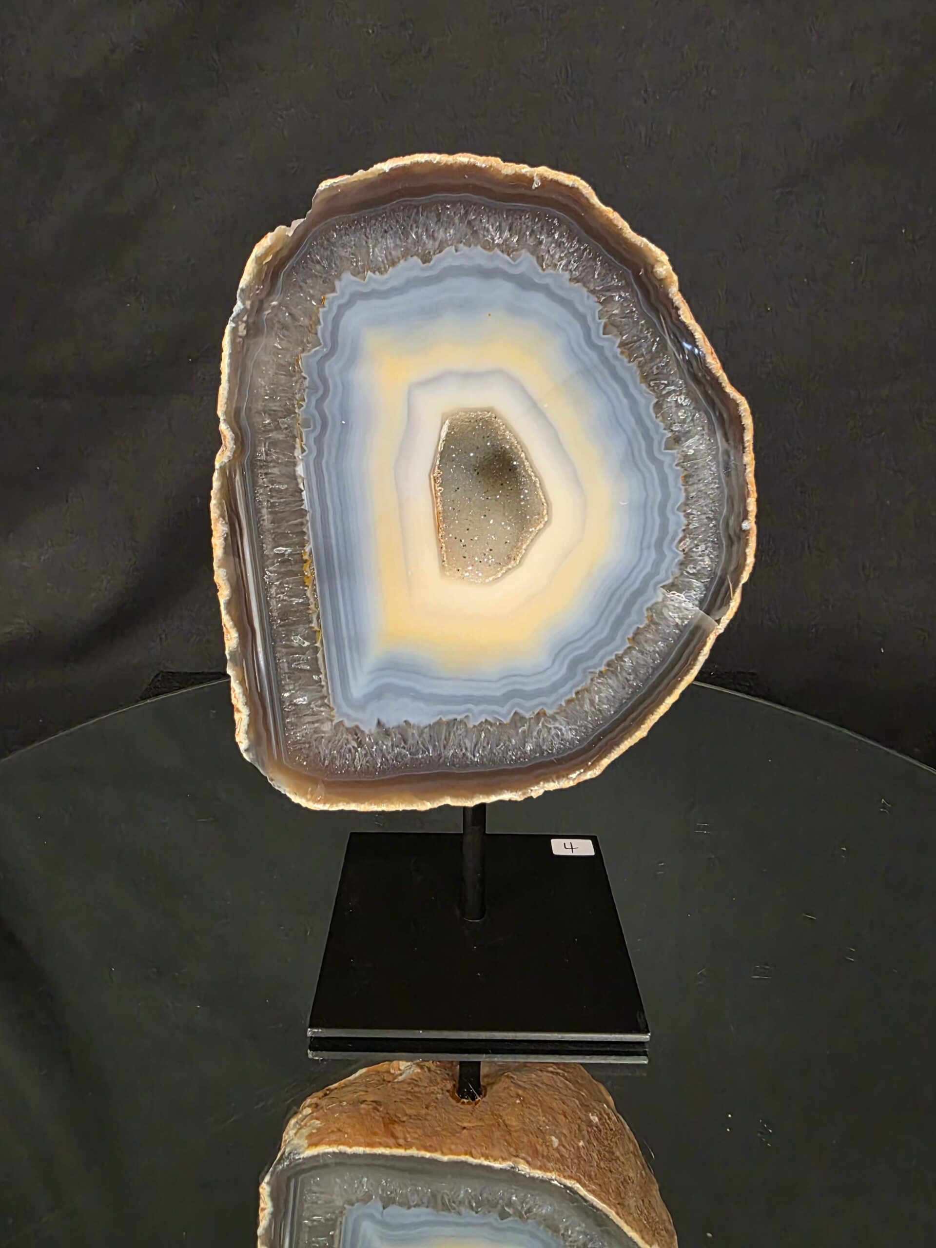 Premium Agate Geode on Stand 4 – 2.021g - H20xW13xD8cm - Image 2