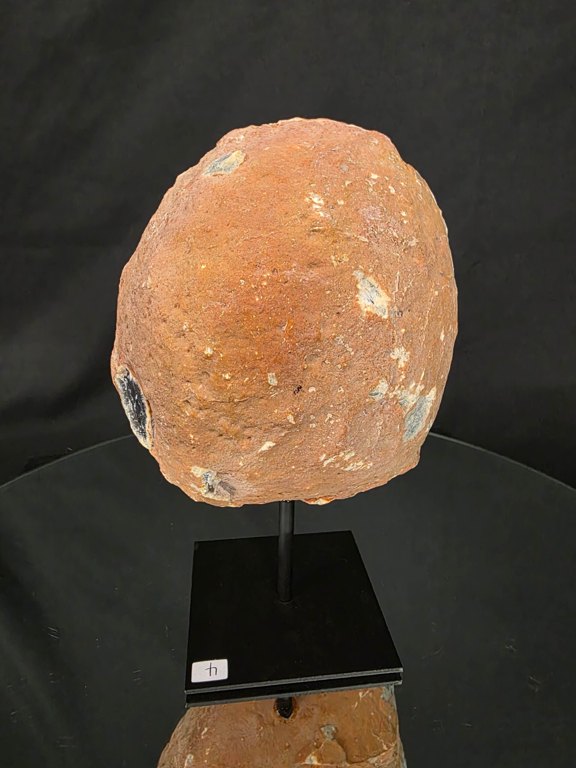 Premium Agate Geode on Stand 4 – 2.021g - H20xW13xD8cm - Image 4