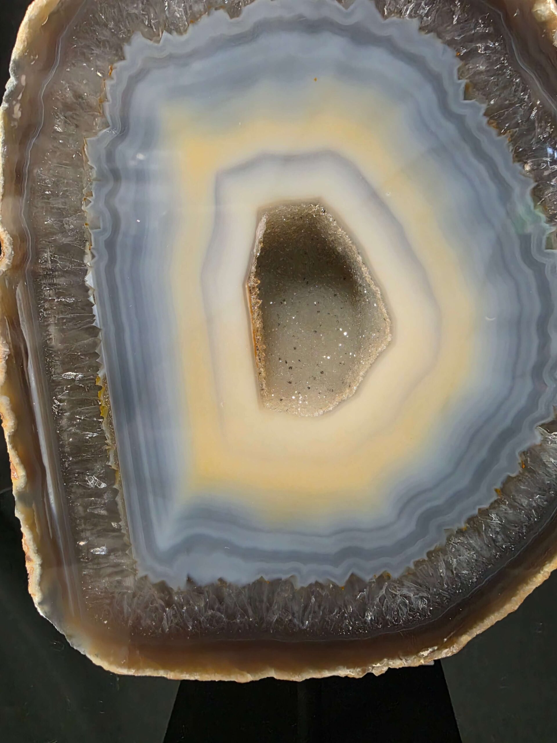 Premium Agate Geode on Stand 4 – 2.021g - H20xW13xD8cm - Image 6