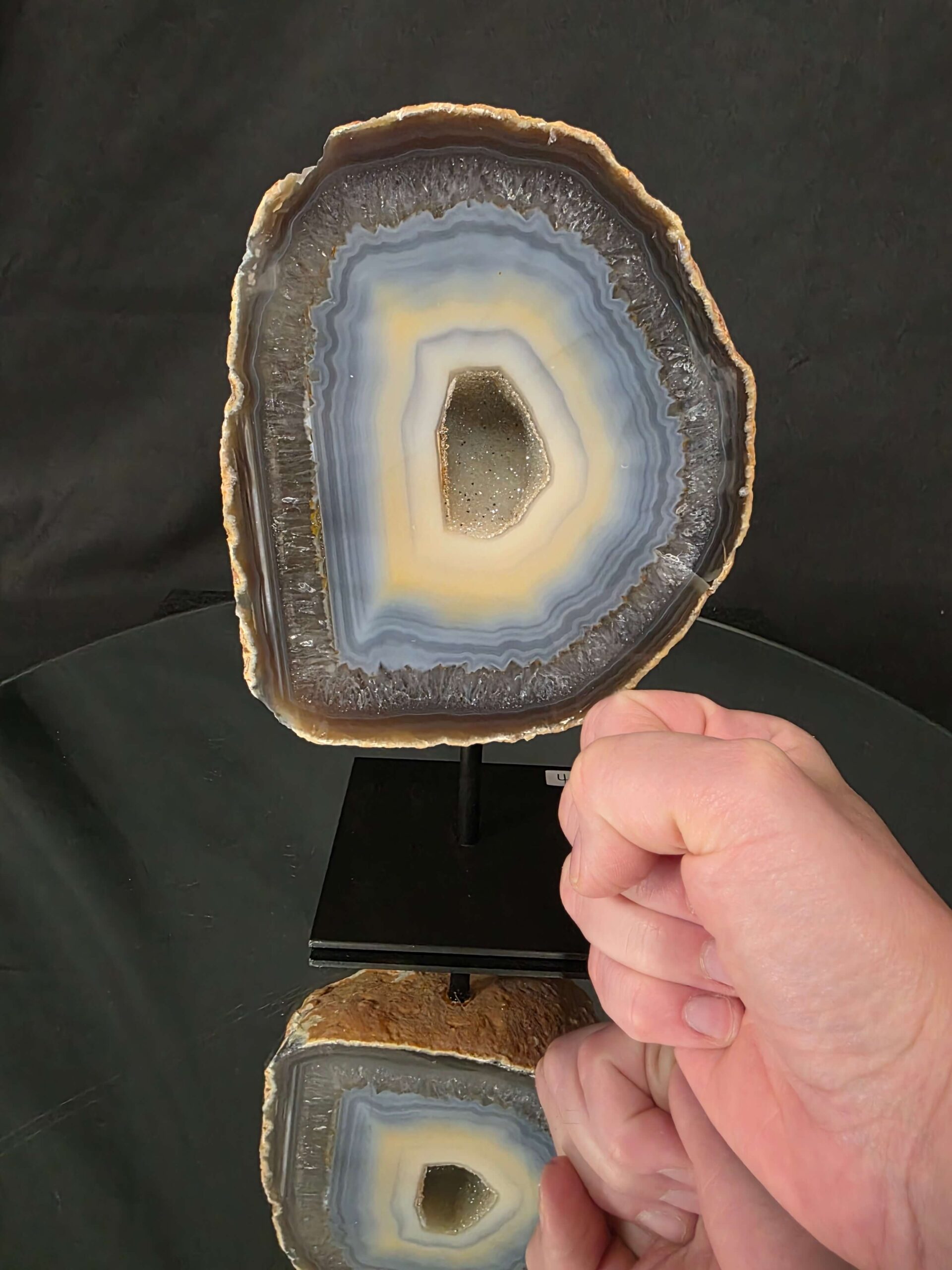 Premium Agate Geode on Stand 4 – 2.021g - H20xW13xD8cm - Image 7