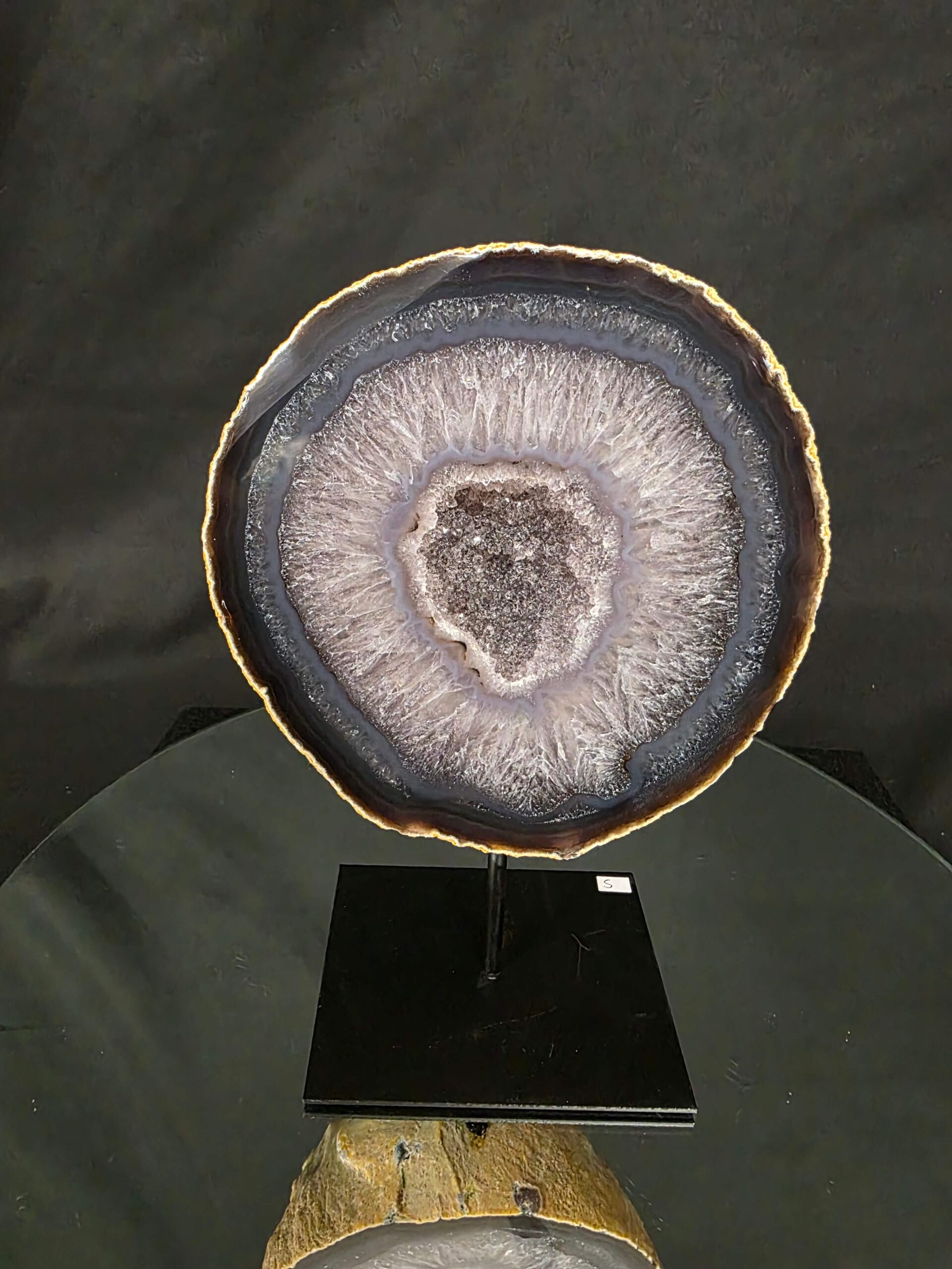 Premium Agate Geode on Stand 5 – 2.922g - H24.5xW17xD10cm - Image 2