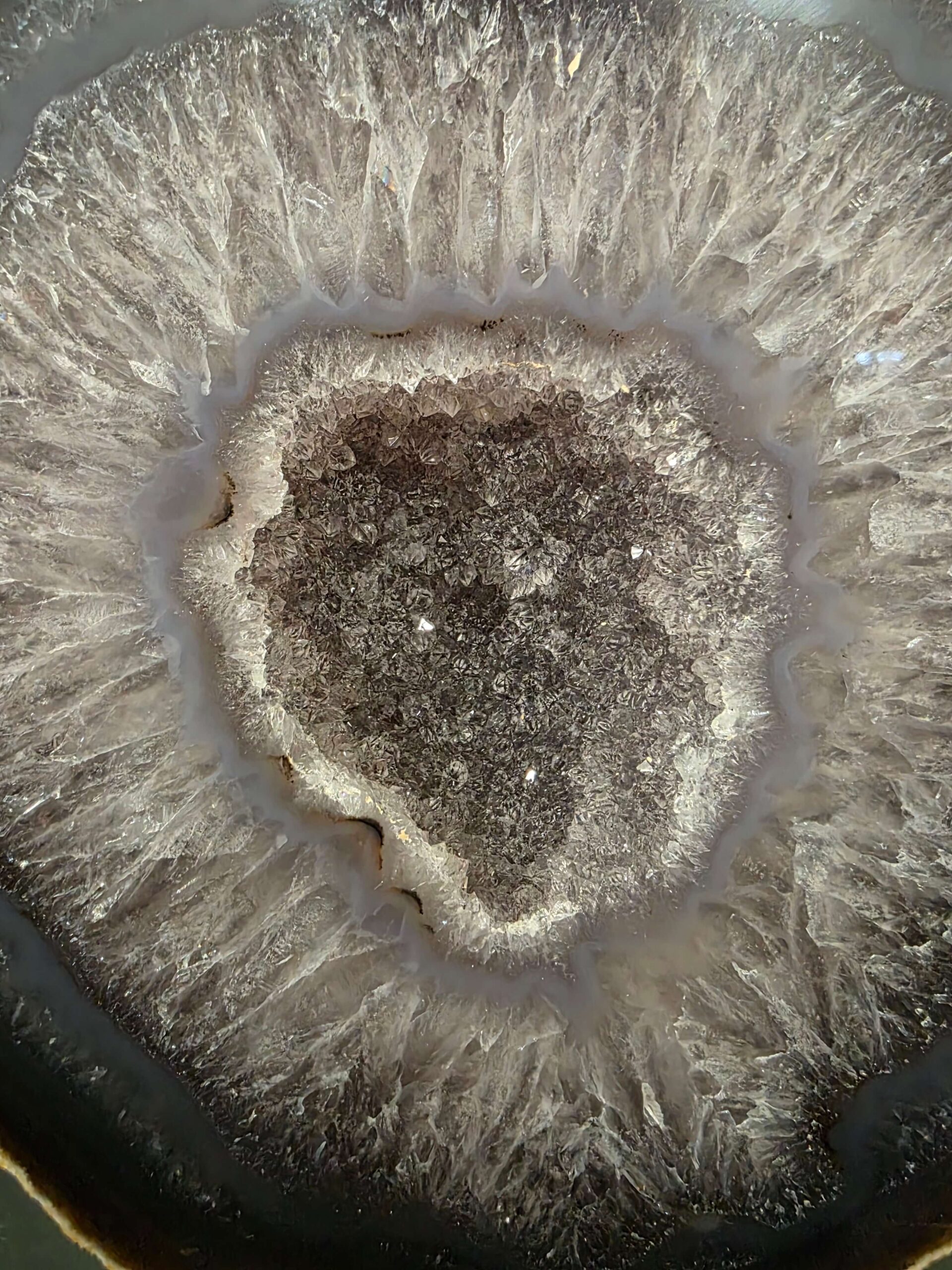 Premium Agate Geode on Stand 5 – 2.922g - H24.5xW17xD10cm - Image 7