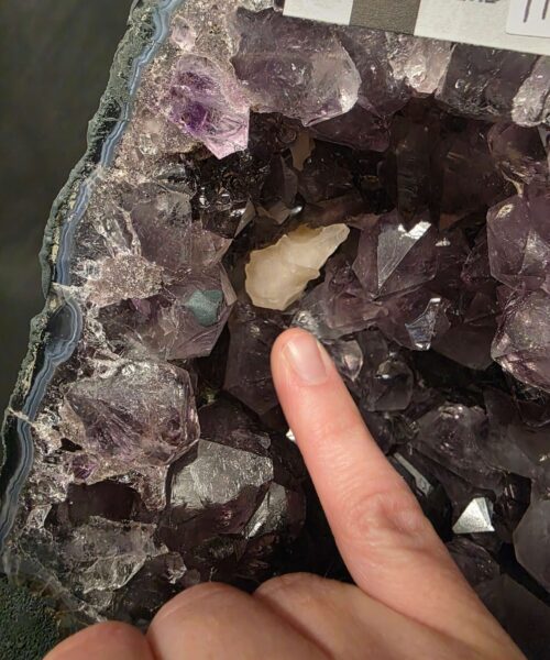 Amethyst Crystal Geode 1142 Premium Queen Grade 6.6kg H23xW19xD13cm - Image 8