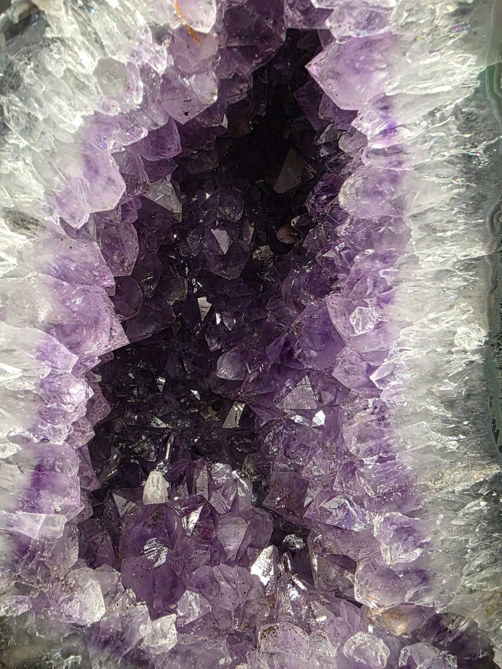 Amethyst Crystal Geode 1147 Premium Queen Grade 6.83kg H25xW19xD15cm - Image 3