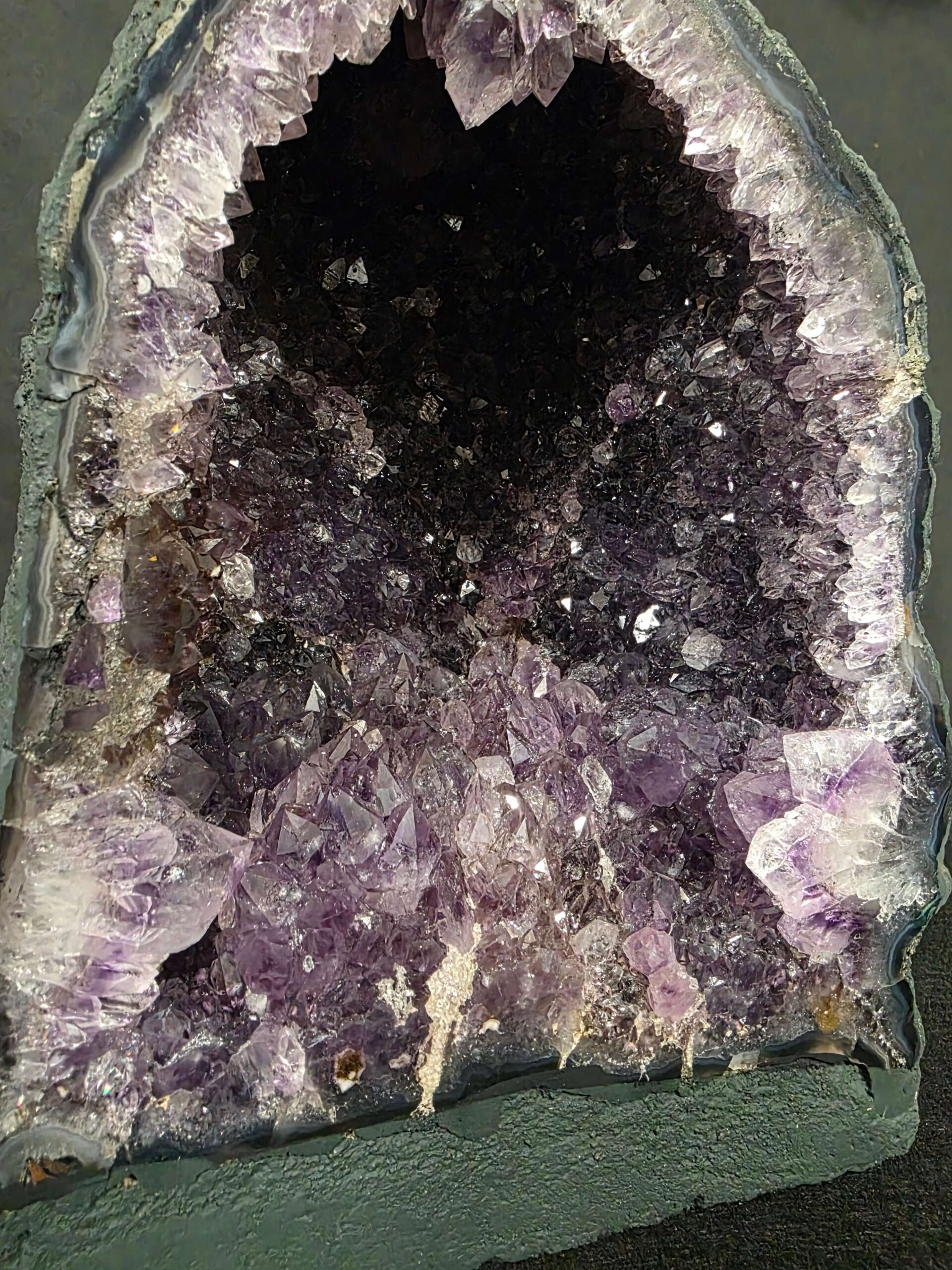 Amethyst Crystal Geode 1148 Premium Queen Grade 6.88kg H28xW19xD13cm - Image 8