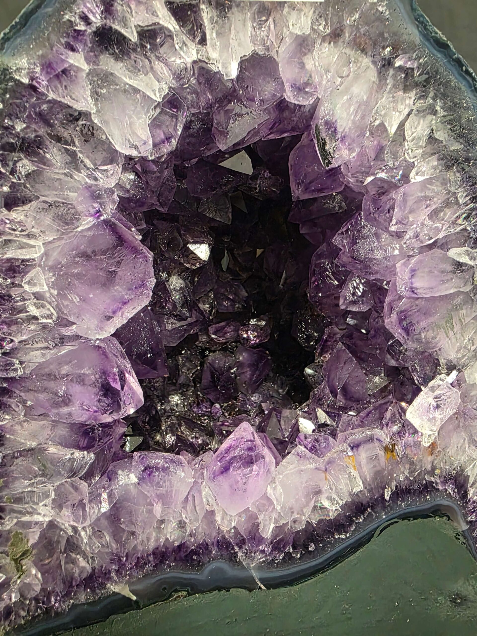 Amethyst Crystal Geode 1149 Premium Queen Grade 8.38kg H23xW21xD16cm - Image 7