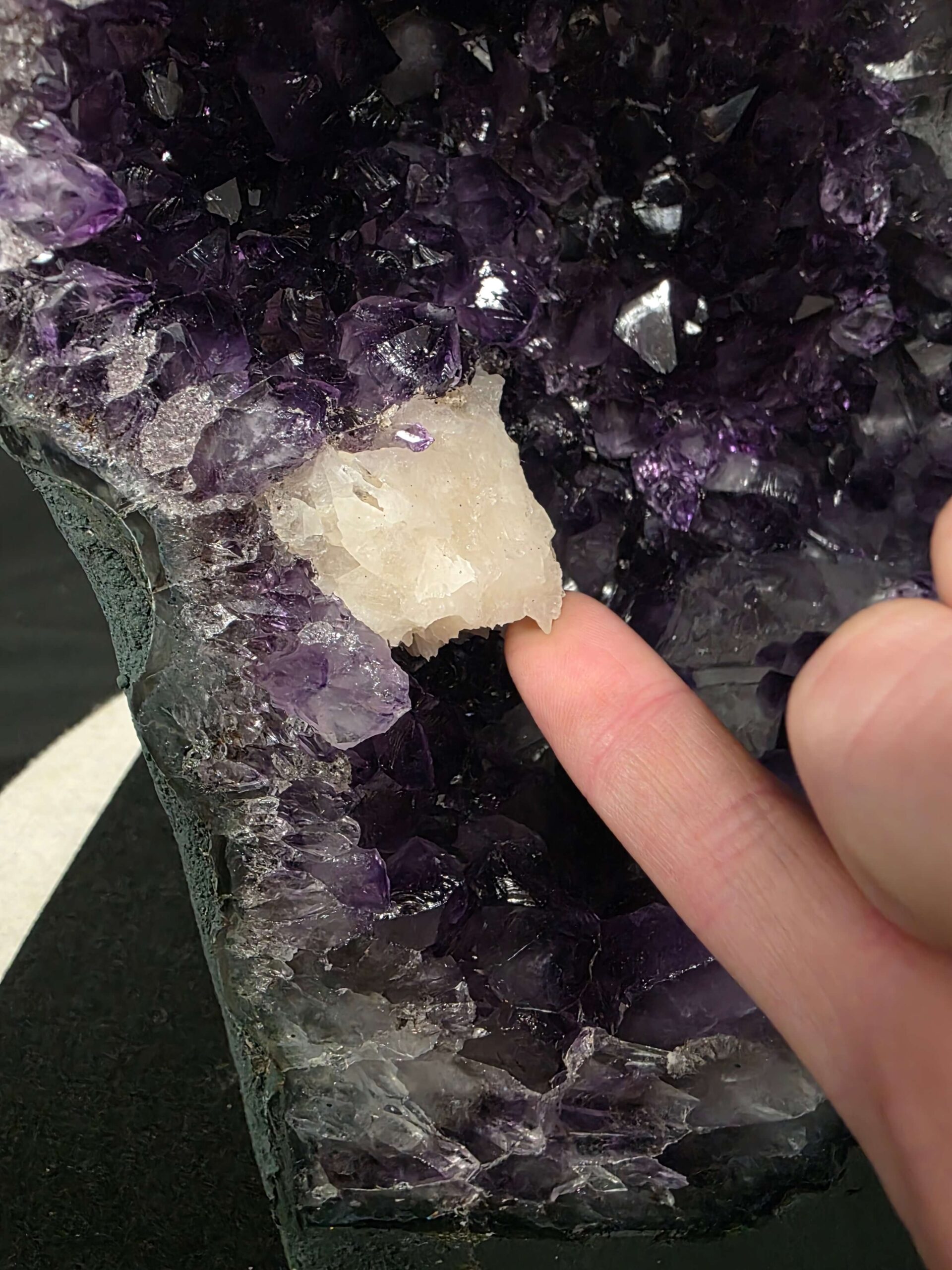 Amethyst Crystal Geode 1150 Premium Queen Grade 8.24kg H37xW16xD12cm - Image 8