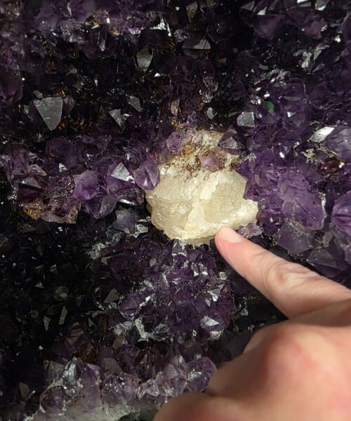 Amethyst Crystal Geode 1154 Premium Queen Grade 9.9kg H30xW19xD14cm - Image 6