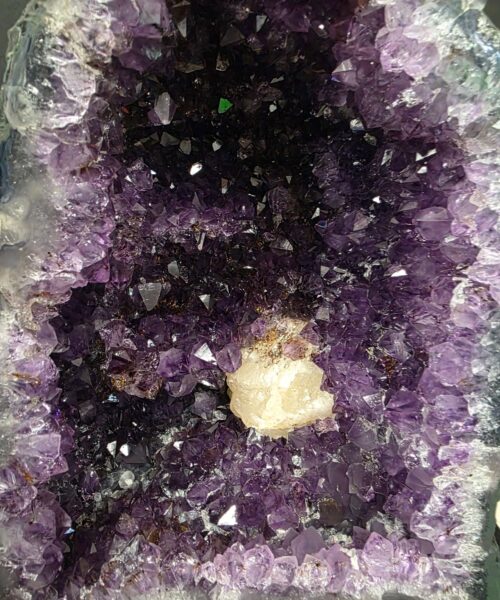 Amethyst Crystal Geode 1154 Premium Queen Grade 9.9kg H30xW19xD14cm - Image 9