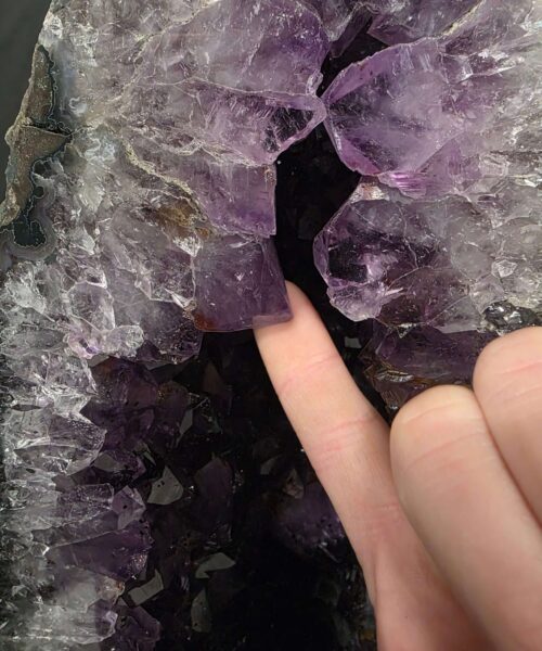 Amethyst Crystal Geode 1156 Premium Queen Grade 8.9kg H33xW19xD12cm - Image 7