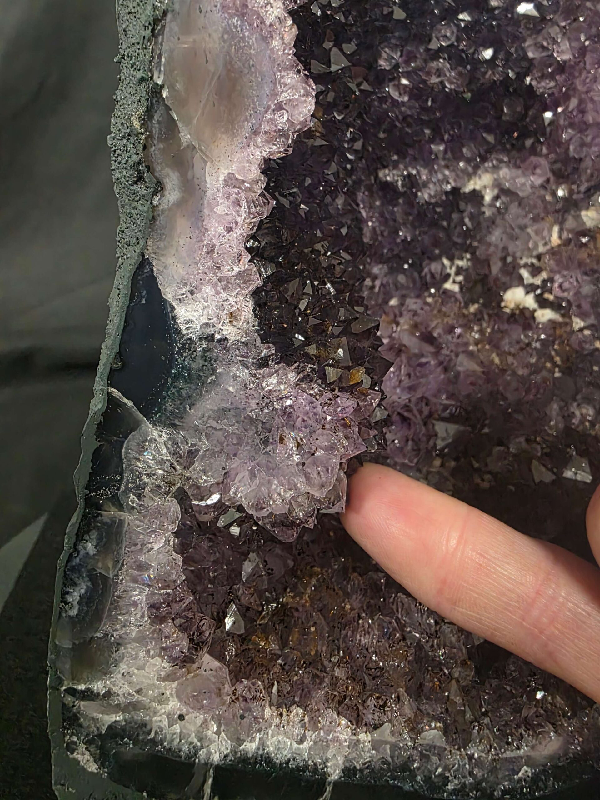 Amethyst Crystal Geode 1165 Premium Queen Grade 10.94kg H38xW22xD12cm - Image 8