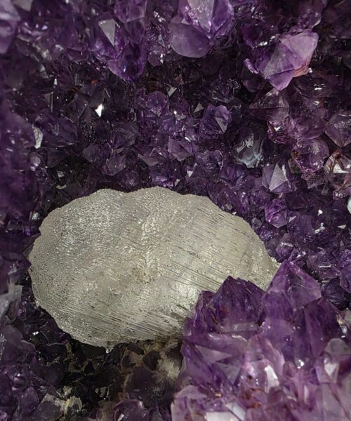 Amethyst Crystal Geode 1167 Premium Queen Grade 14.28kg H38xW21xD18cm - Image 8
