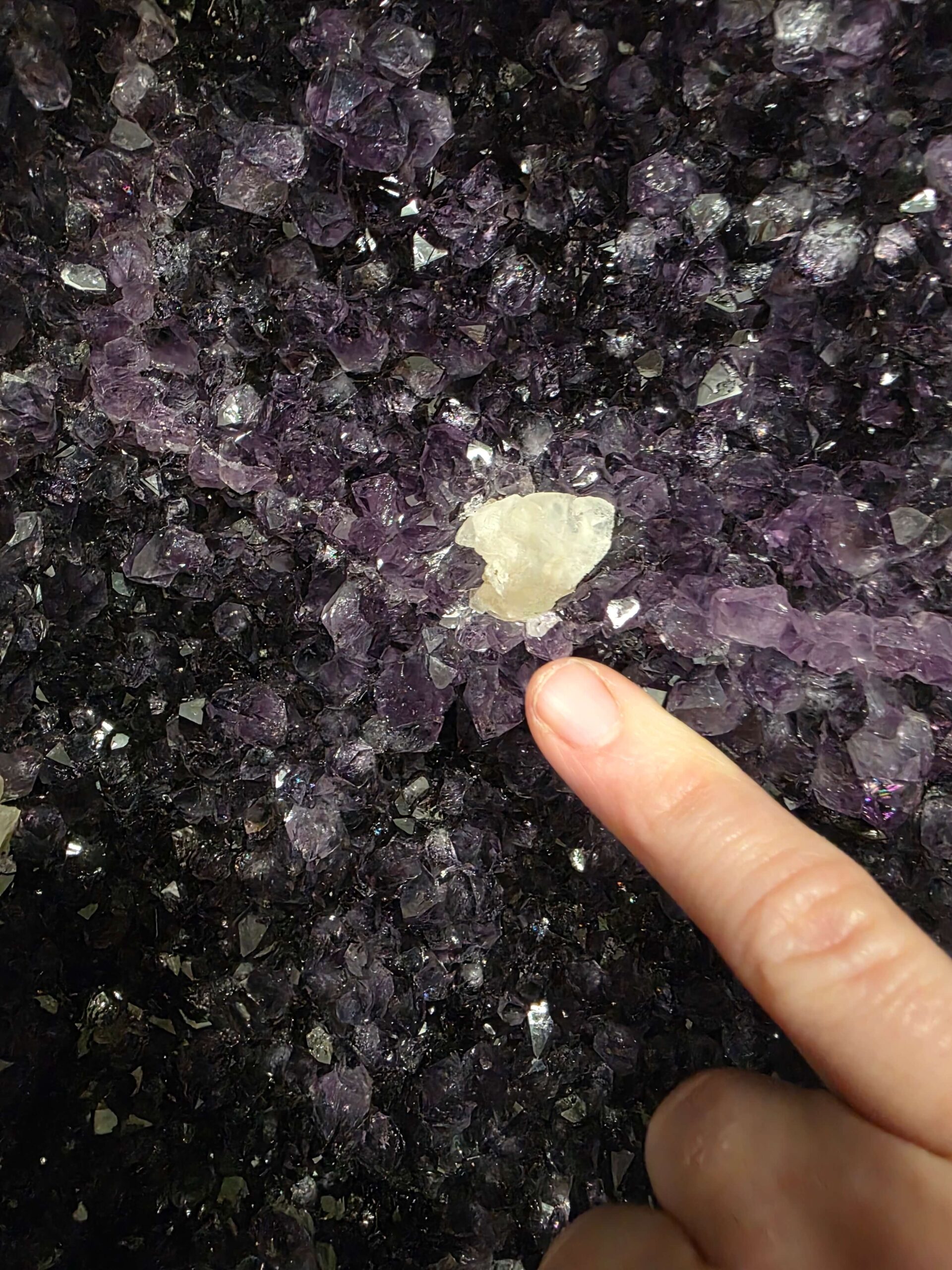 Amethyst Crystal Geode 1170 Premium Queen Grade 13.31kg H36xW24xD12cm - Image 8