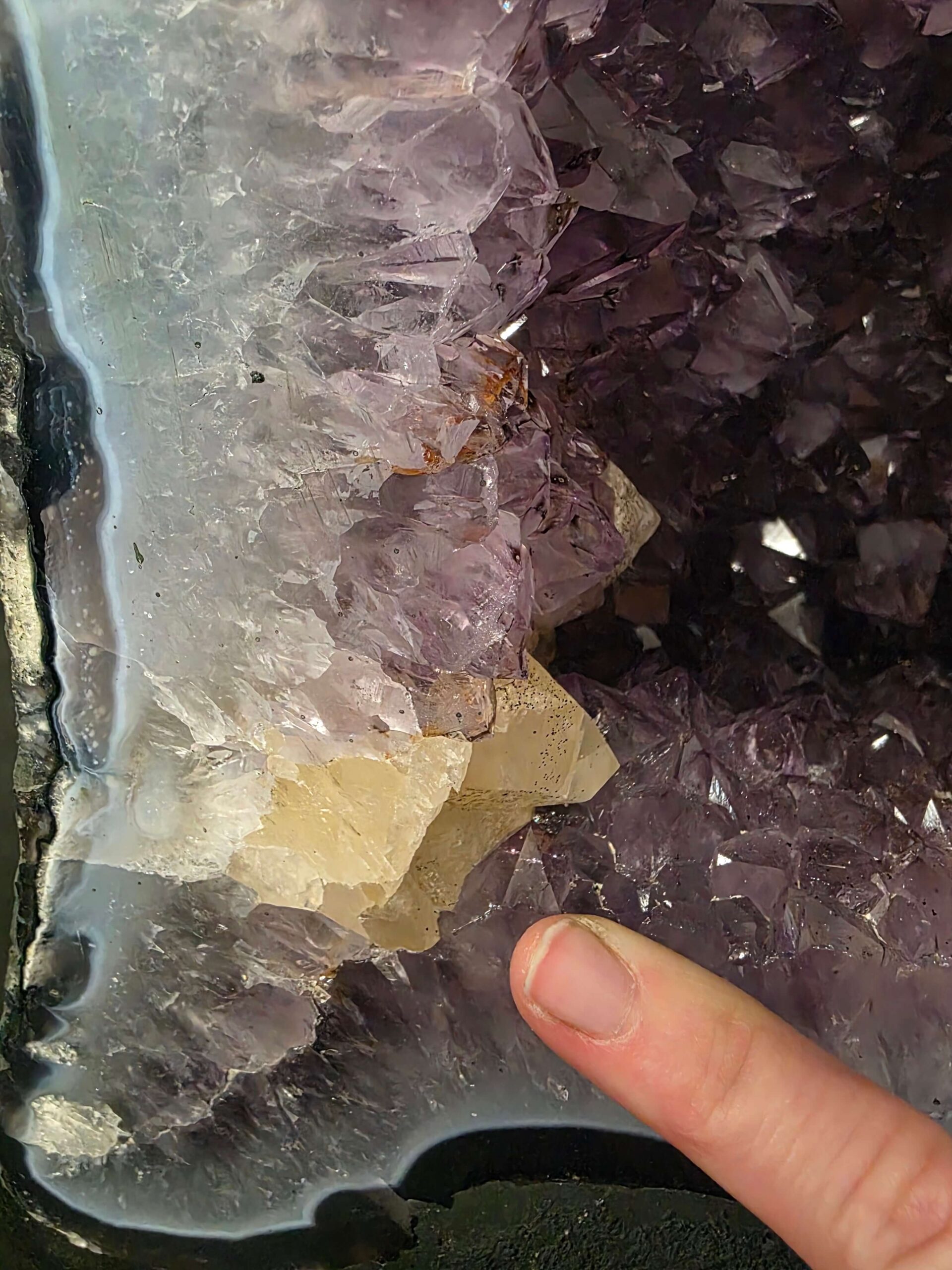 Amethyst Crystal Geode 1171 Premium Queen Grade 14.3kg H34xW26xD16cm - Image 9
