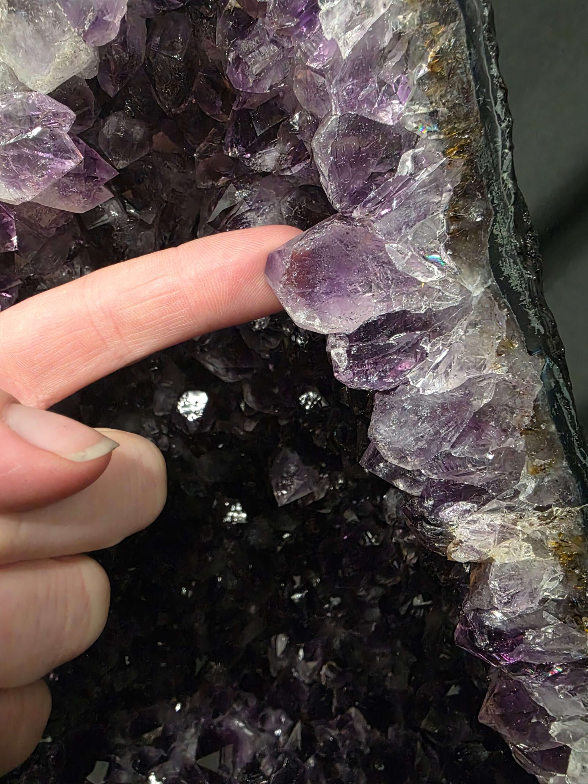 Amethyst Crystal Geode 1173 Premium Queen Grade 13.11kg H37xW28xD16cm - Image 9