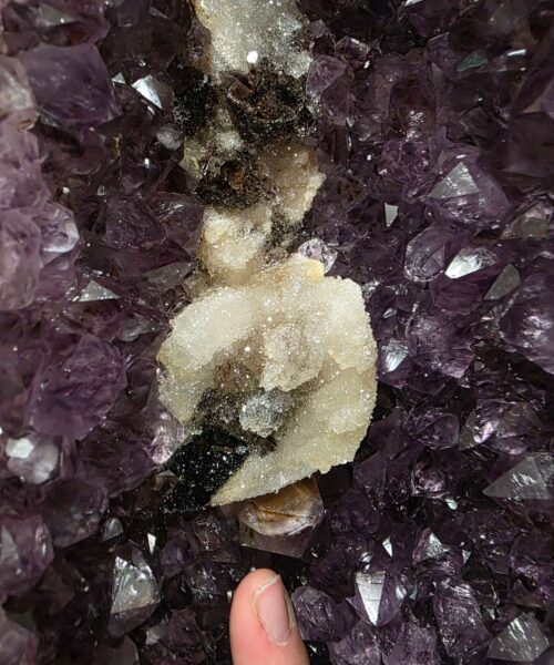 Tall Amethyst Crystal Geode 1189 Premium Queen Grade 17.03kg H59xW19xD13cm - Image 11